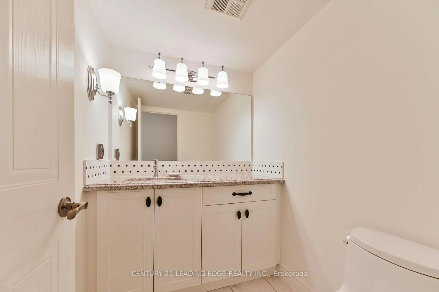 Photo 3 of Unit 201, 100 Anna Russell Way, Markham, Unionville — HOMEH