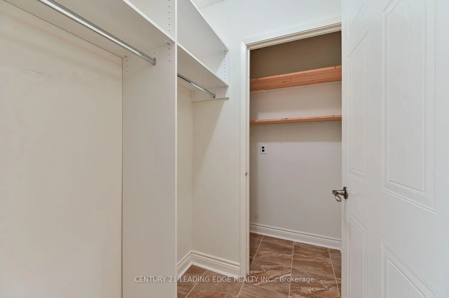 Photo 4 of Unit 201, 100 Anna Russell Way, Markham, Unionville — HOMEH