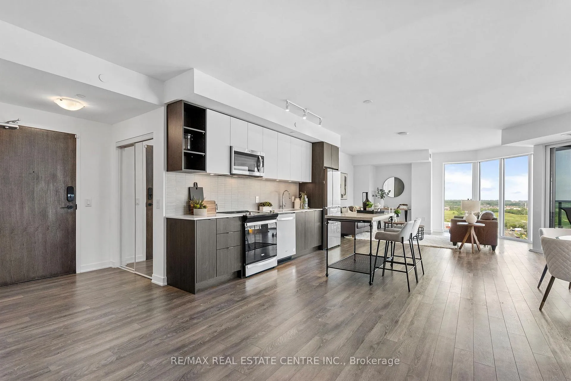 Photo 2 of Unit 1005, 100 Eagle Rock Way, Vaughan, Maple — HOMEH