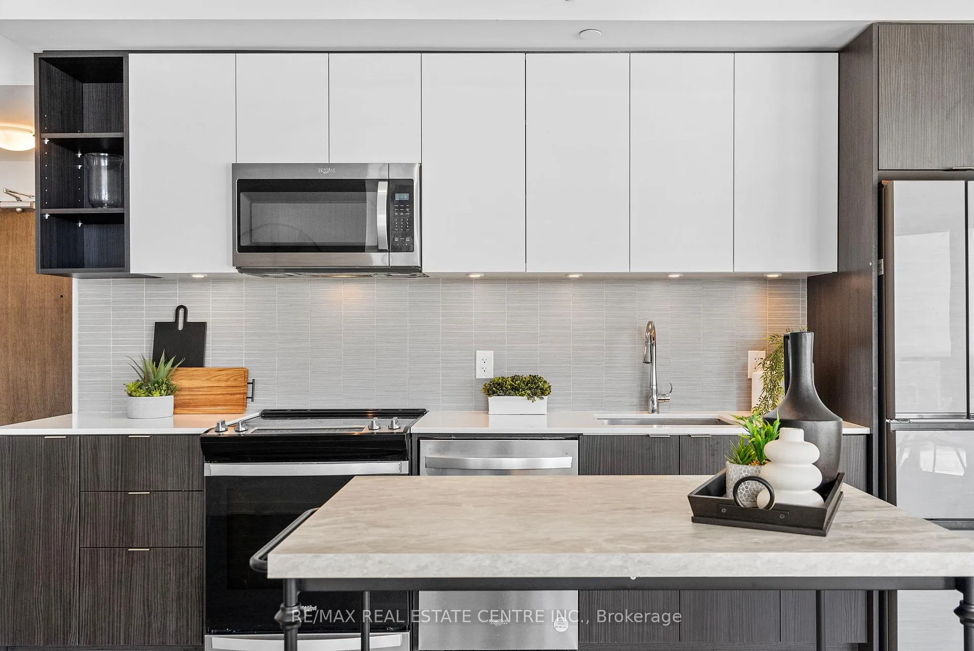 Photo 3 of Unit 1005, 100 Eagle Rock Way, Vaughan, Maple — HOMEH