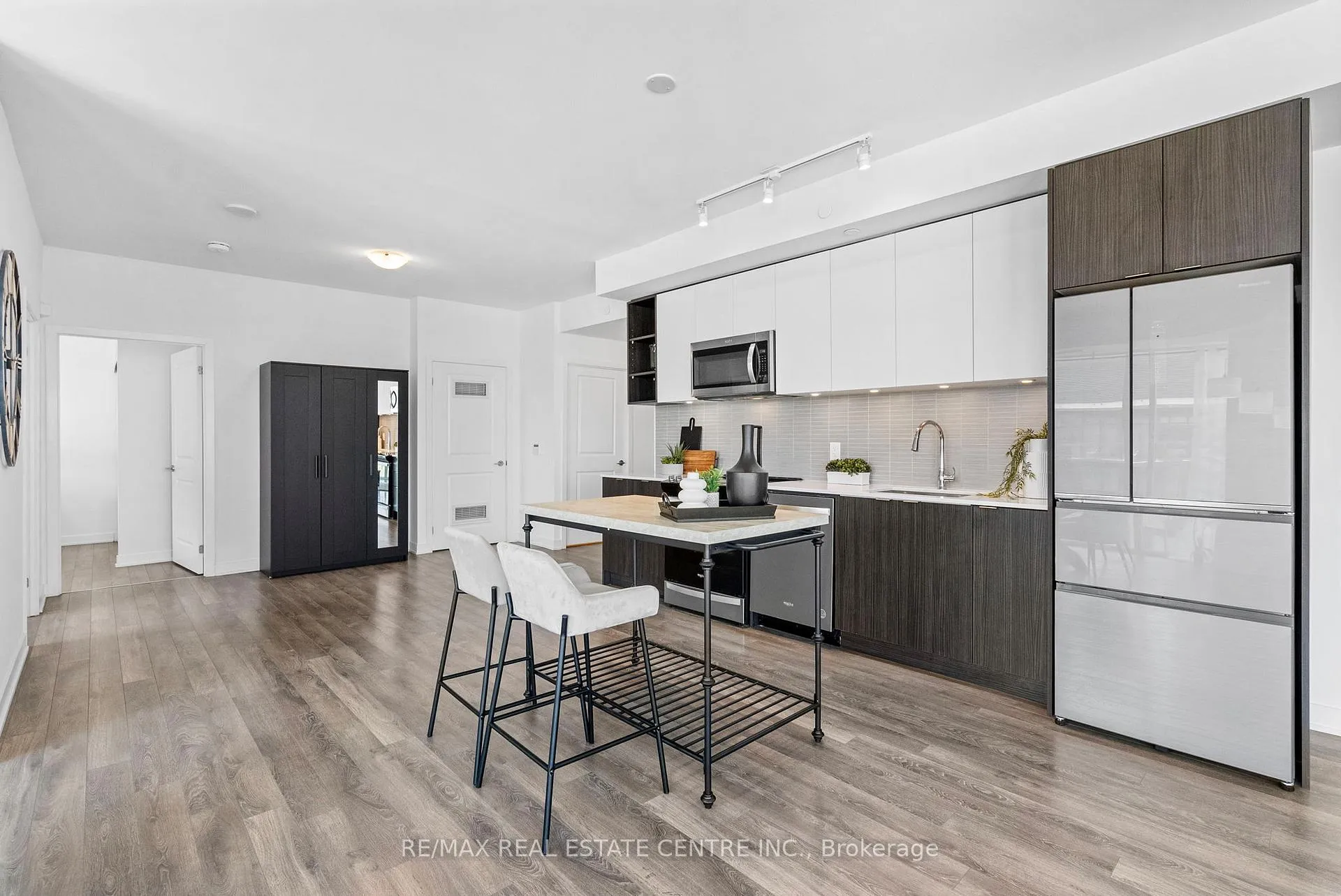 Photo 4 of Unit 1005, 100 Eagle Rock Way, Vaughan, Maple — HOMEH