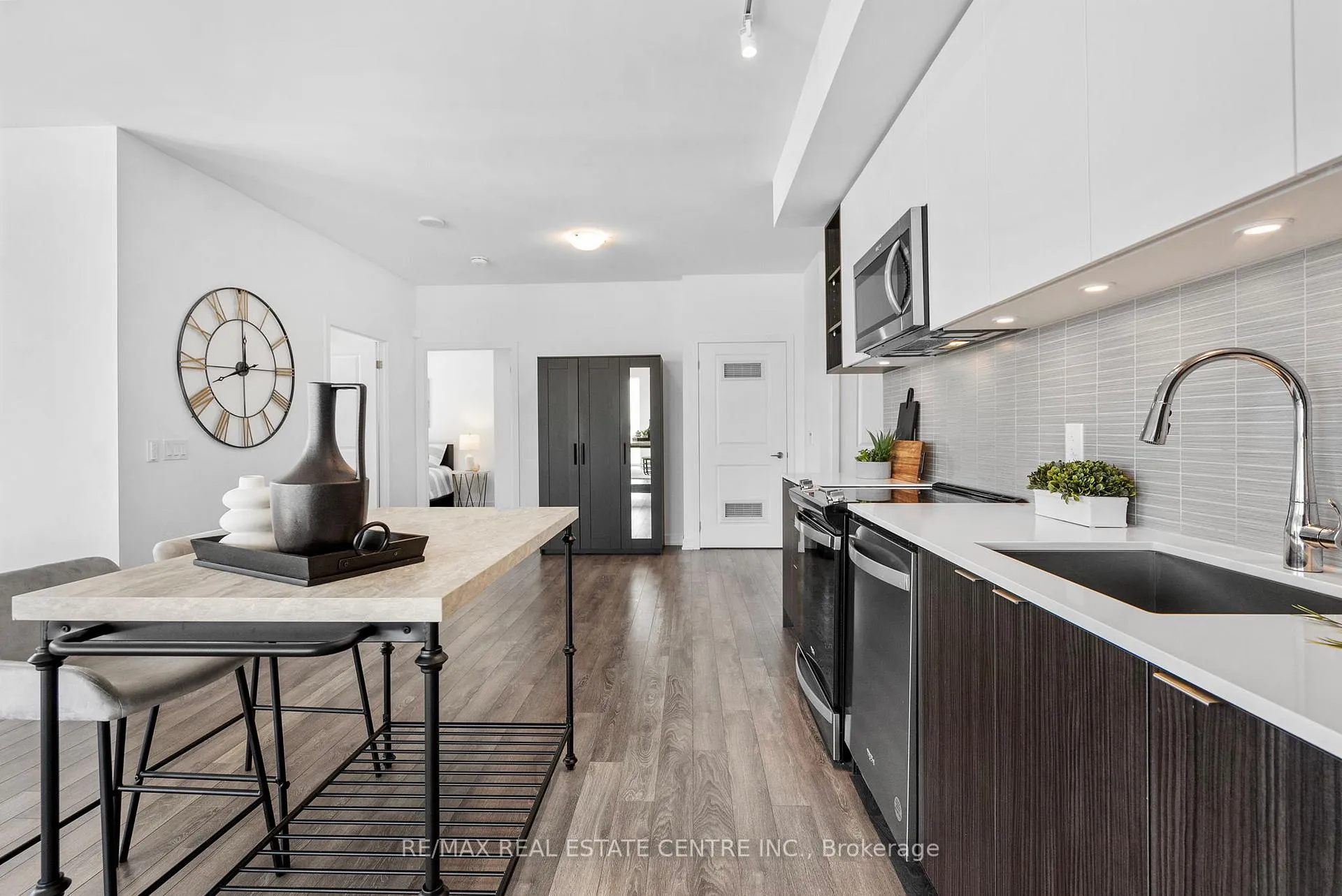 Photo 5 of Unit 1005, 100 Eagle Rock Way, Vaughan, Maple — HOMEH