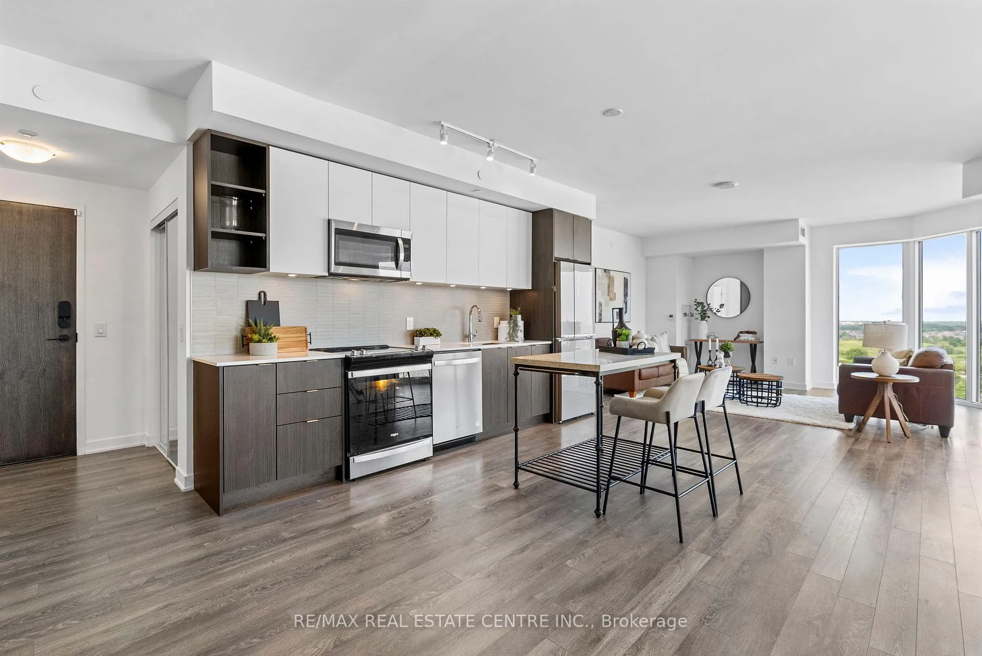 Photo 6 of Unit 1005, 100 Eagle Rock Way, Vaughan, Maple — HOMEH