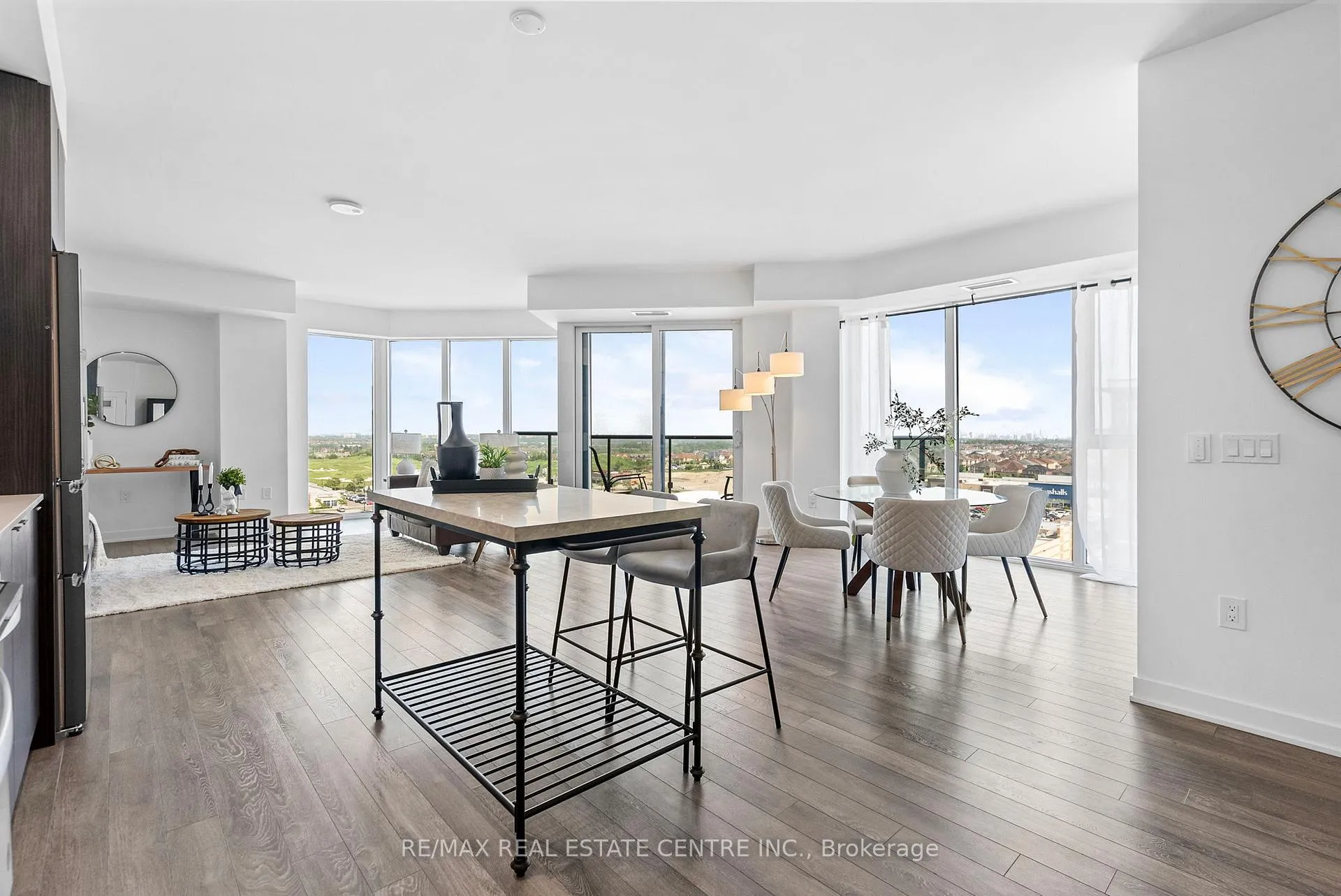 Photo 7 of Unit 1005, 100 Eagle Rock Way, Vaughan, Maple — HOMEH