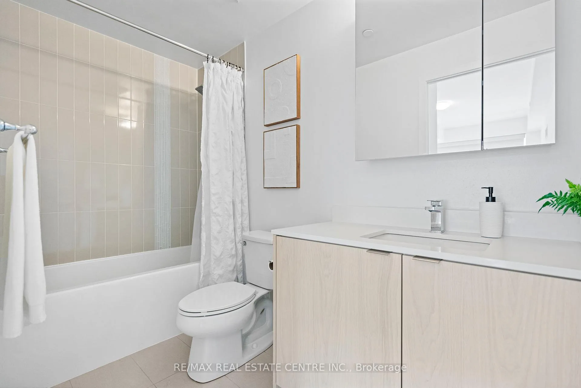 Photo 21 of Unit 1005, 100 Eagle Rock Way, Vaughan, Maple — HOMEH