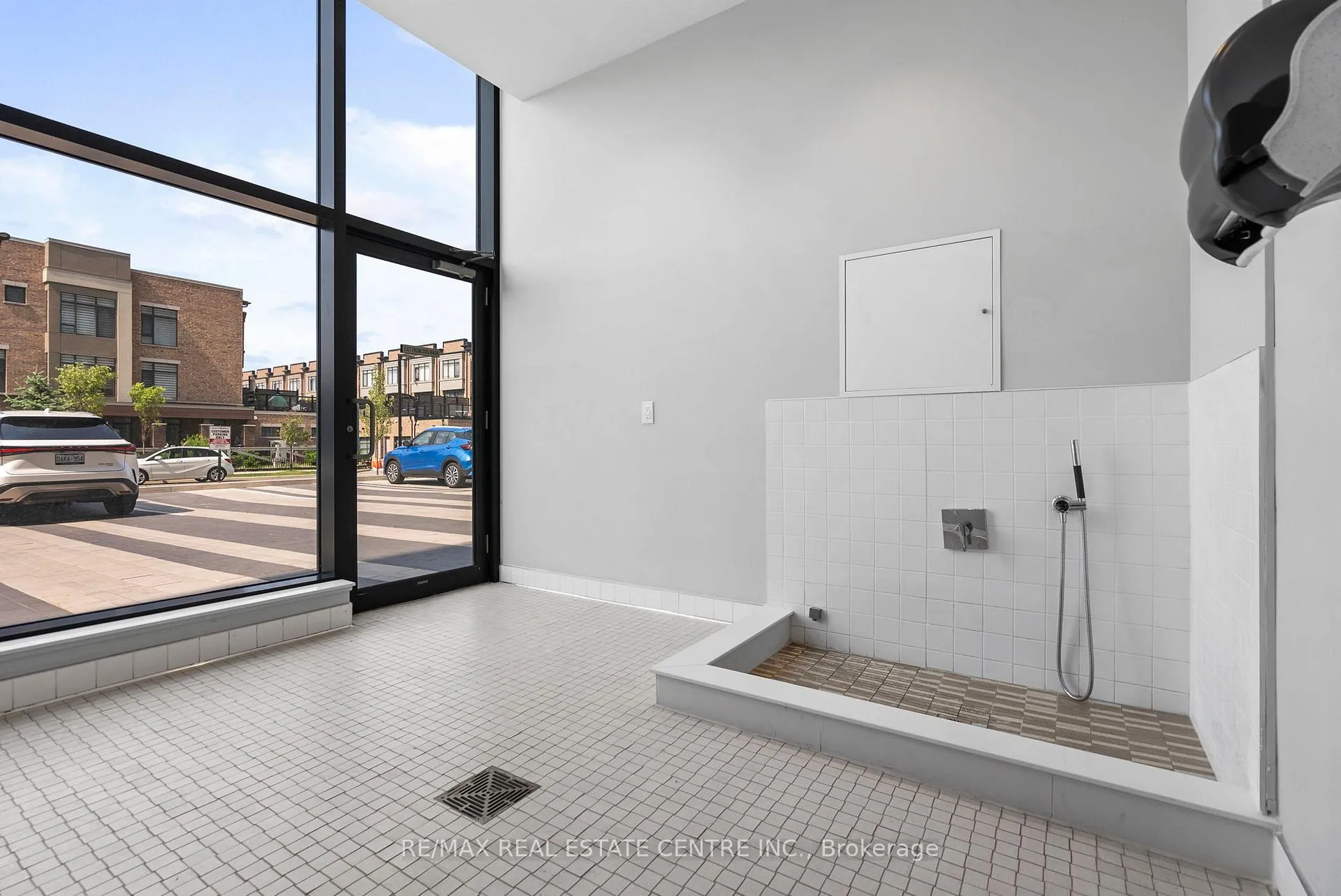 Photo 38 of Unit 1005, 100 Eagle Rock Way, Vaughan, Maple — HOMEH
