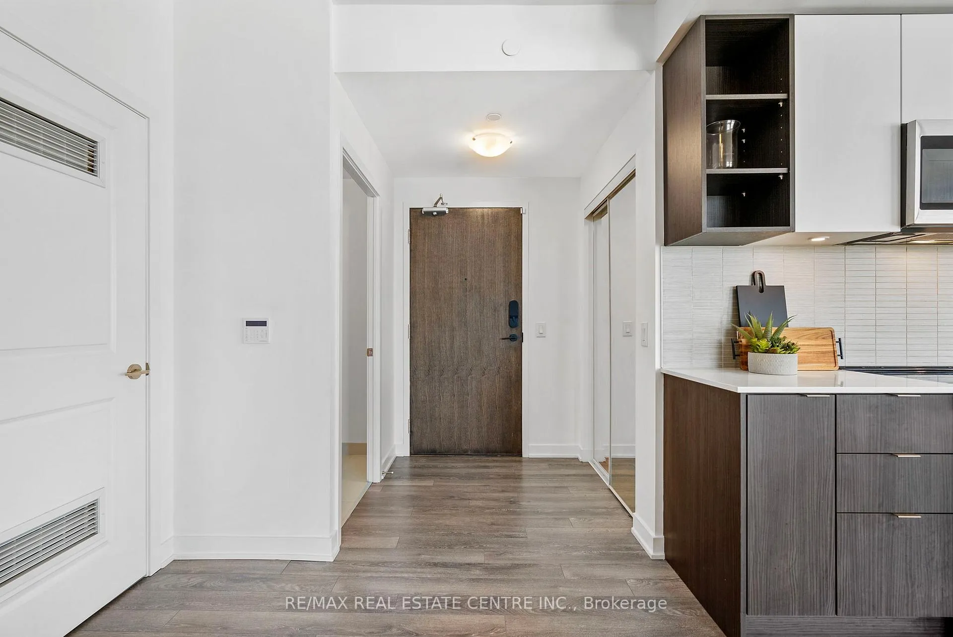 Photo 43 of Unit 1005, 100 Eagle Rock Way, Vaughan, Maple — HOMEH
