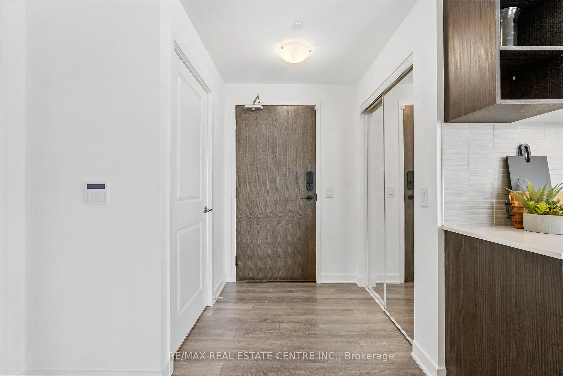 Photo 44 of Unit 1005, 100 Eagle Rock Way, Vaughan, Maple — HOMEH