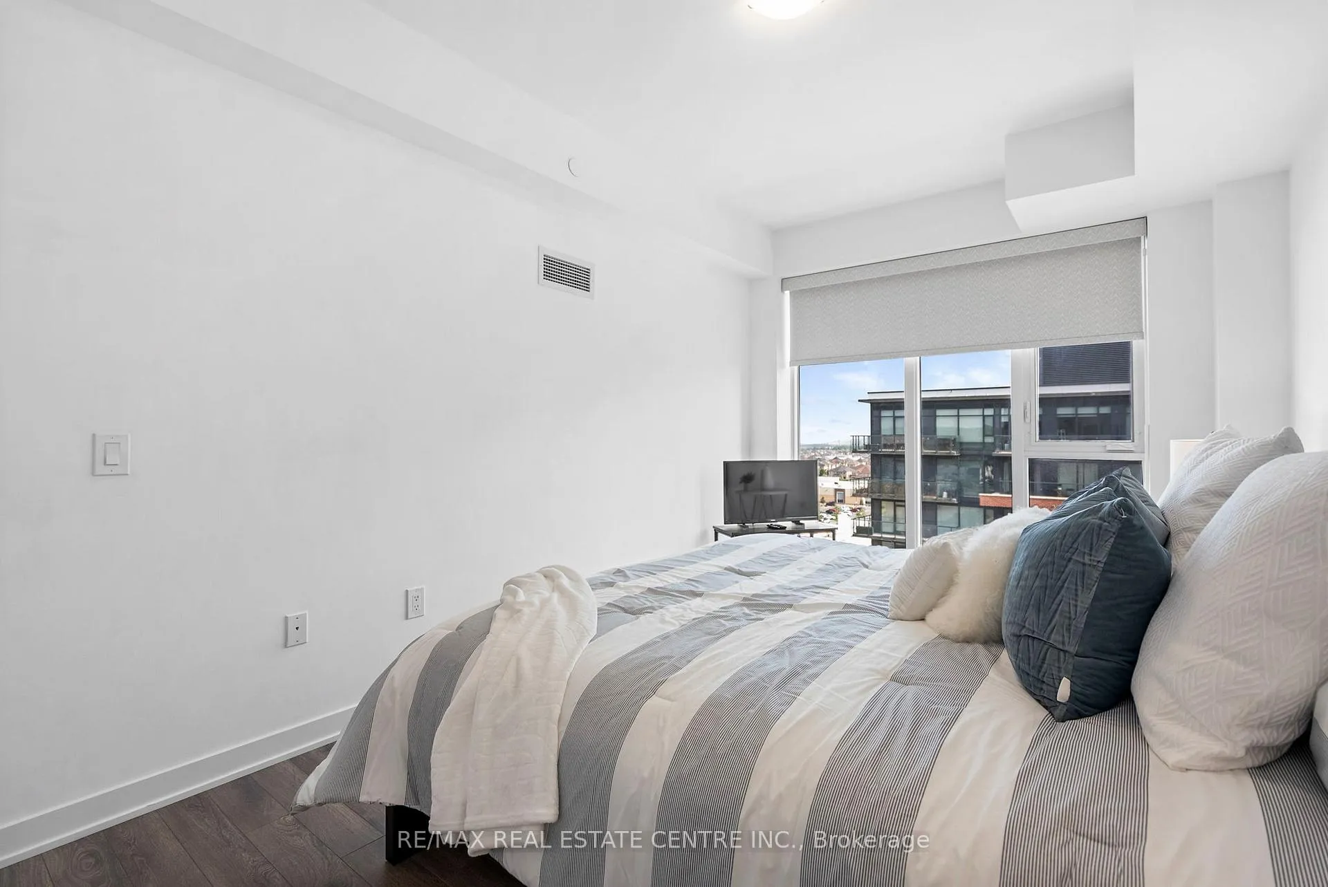 Photo 49 of Unit 1005, 100 Eagle Rock Way, Vaughan, Maple — HOMEH