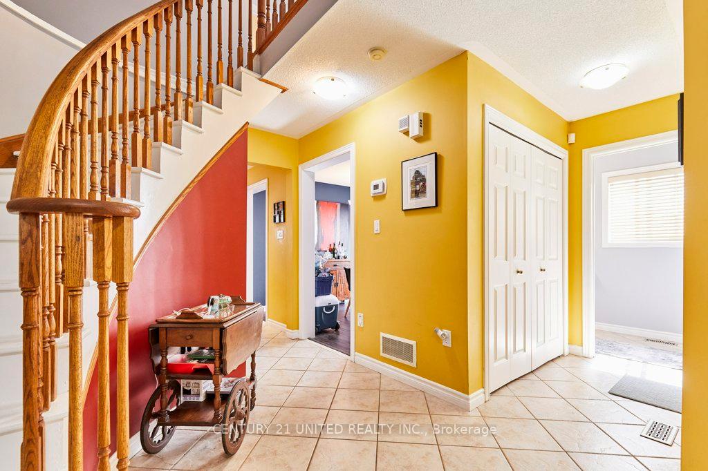 Photo 5 of 5 Pickard Gate, Clarington, Courtice — HOMEH
