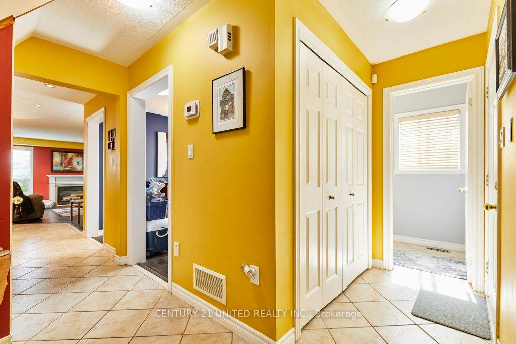 Photo 7 of 5 Pickard Gate, Clarington, Courtice — HOMEH