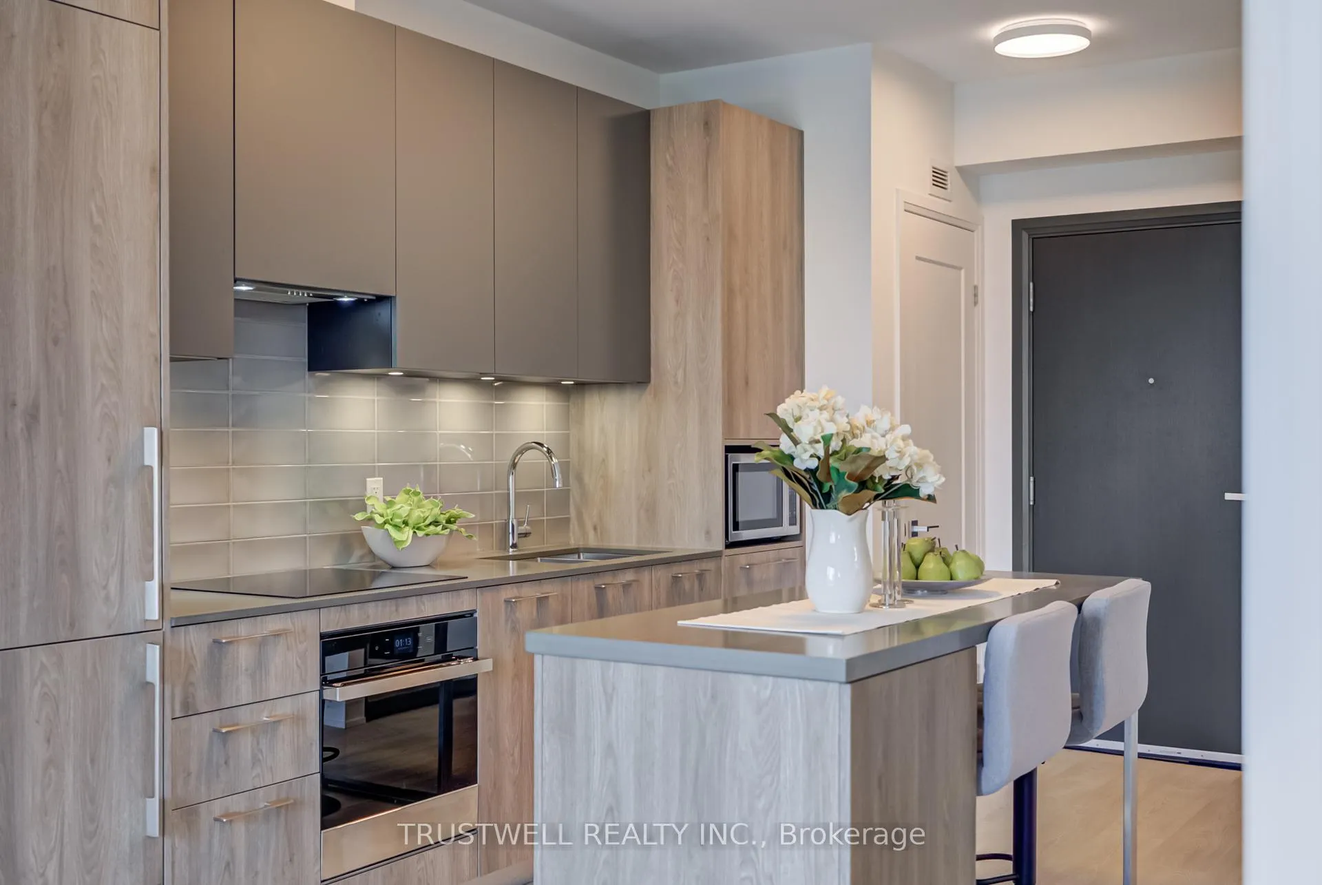 Photo 6 of Unit 315, 38 Water Walk Drive, Markham, Unionville — HOMEH