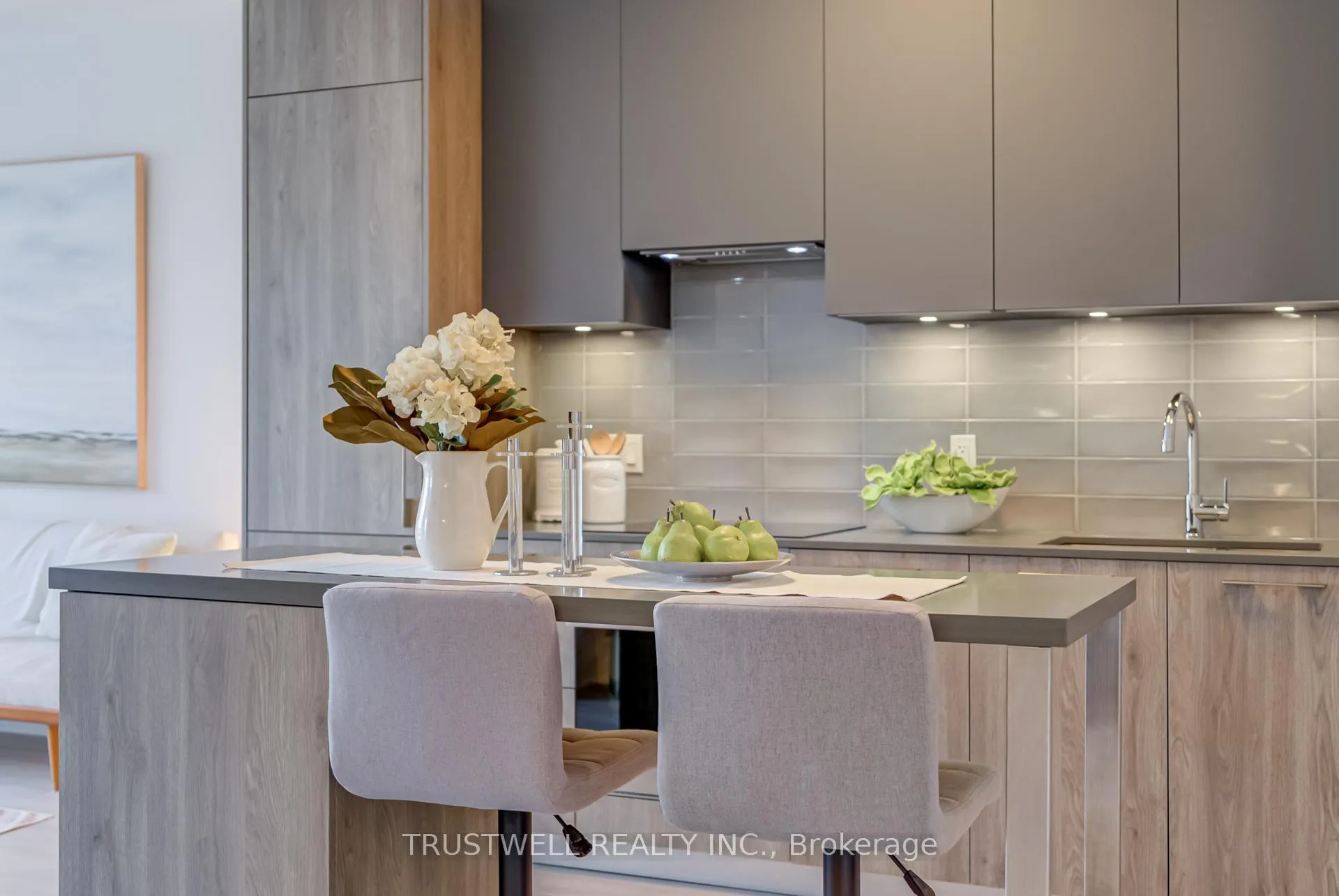 Photo 7 of Unit 315, 38 Water Walk Drive, Markham, Unionville — HOMEH