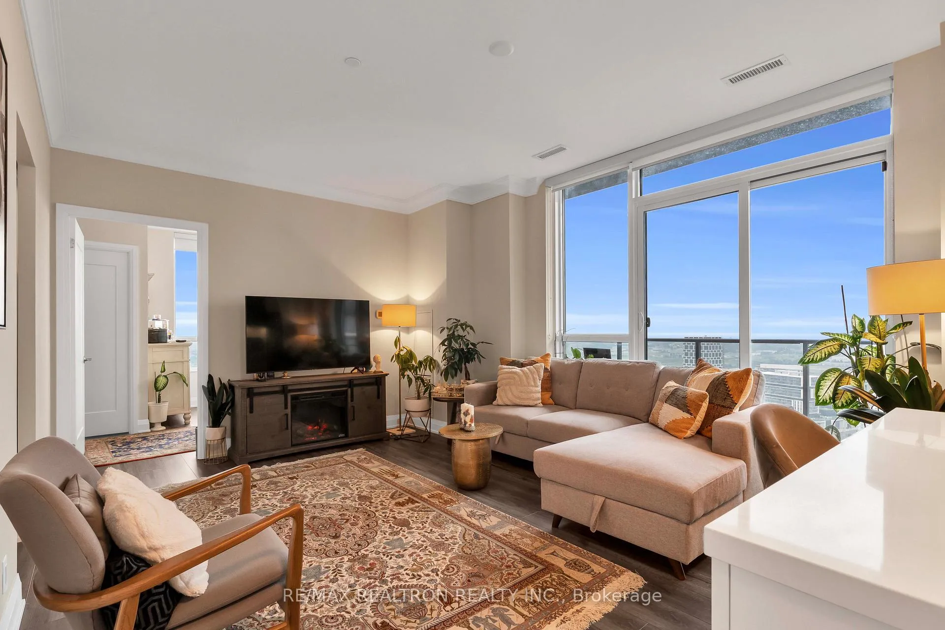 Photo 10 of Unit 3903, 18 water walk Drive, Markham, Unionville — HOMEH