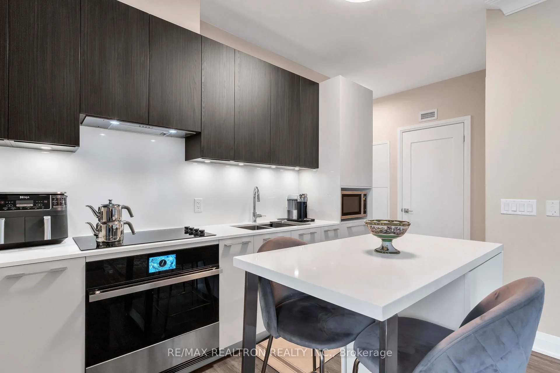 Photo 16 of Unit 3903, 18 water walk Drive, Markham, Unionville — HOMEH