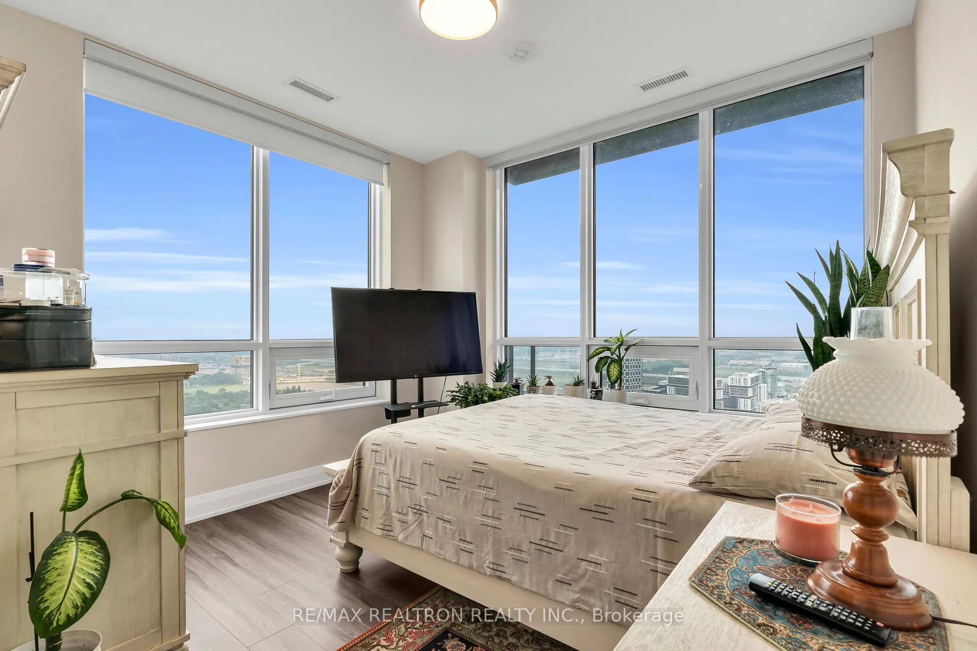 Photo 23 of Unit 3903, 18 water walk Drive, Markham, Unionville — HOMEH
