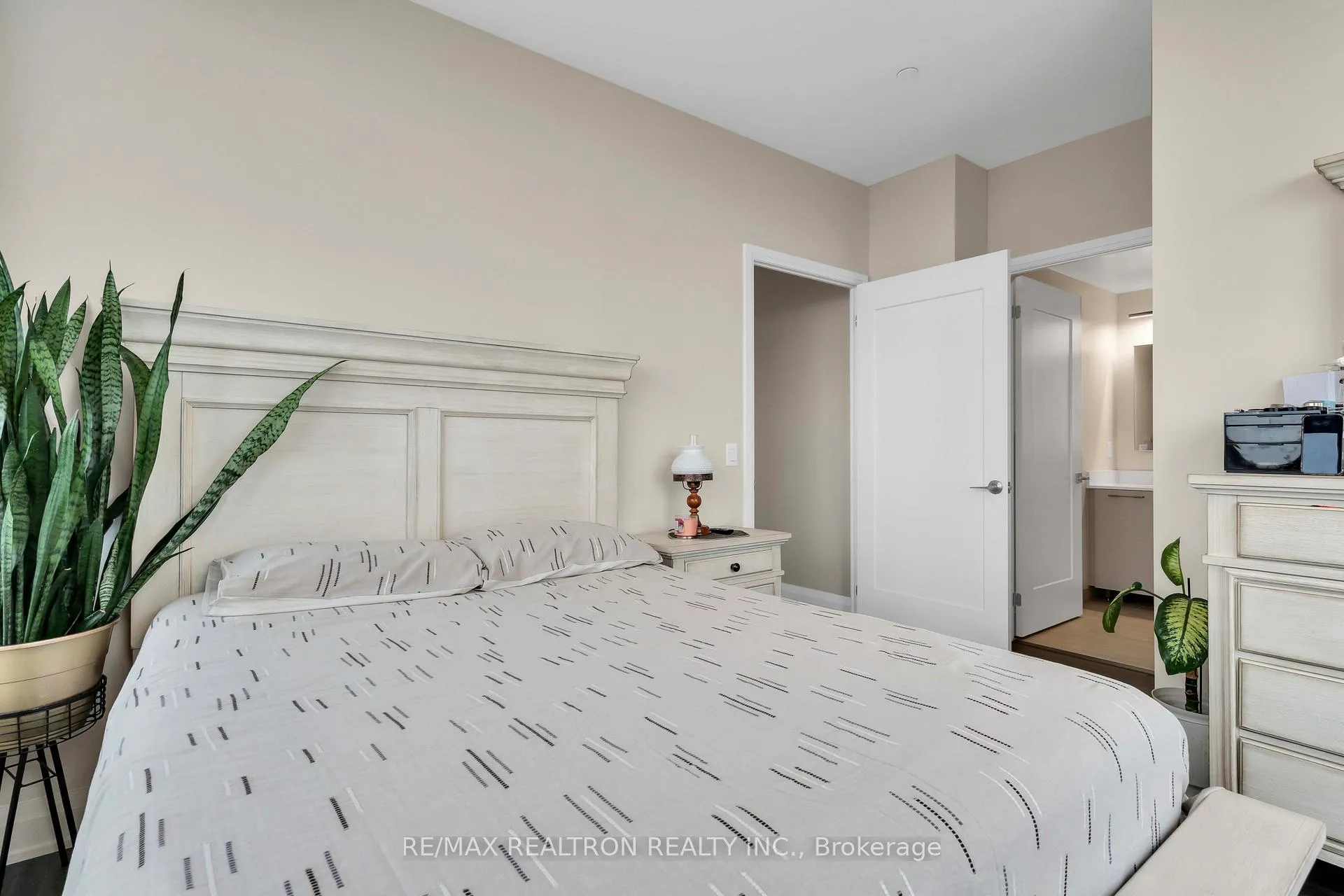 Photo 25 of Unit 3903, 18 water walk Drive, Markham, Unionville — HOMEH