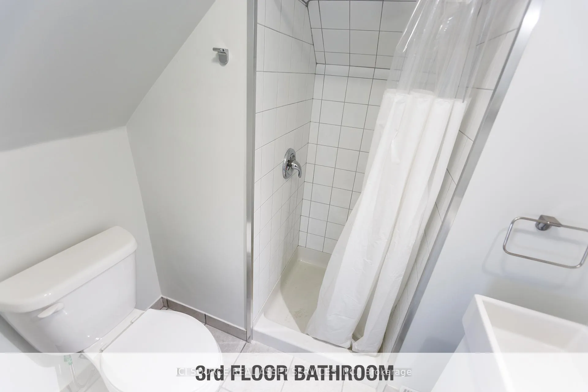 Photo 3 of Unit 2, 16 Madison Avenue, Hamilton, Gibson — HOMEH