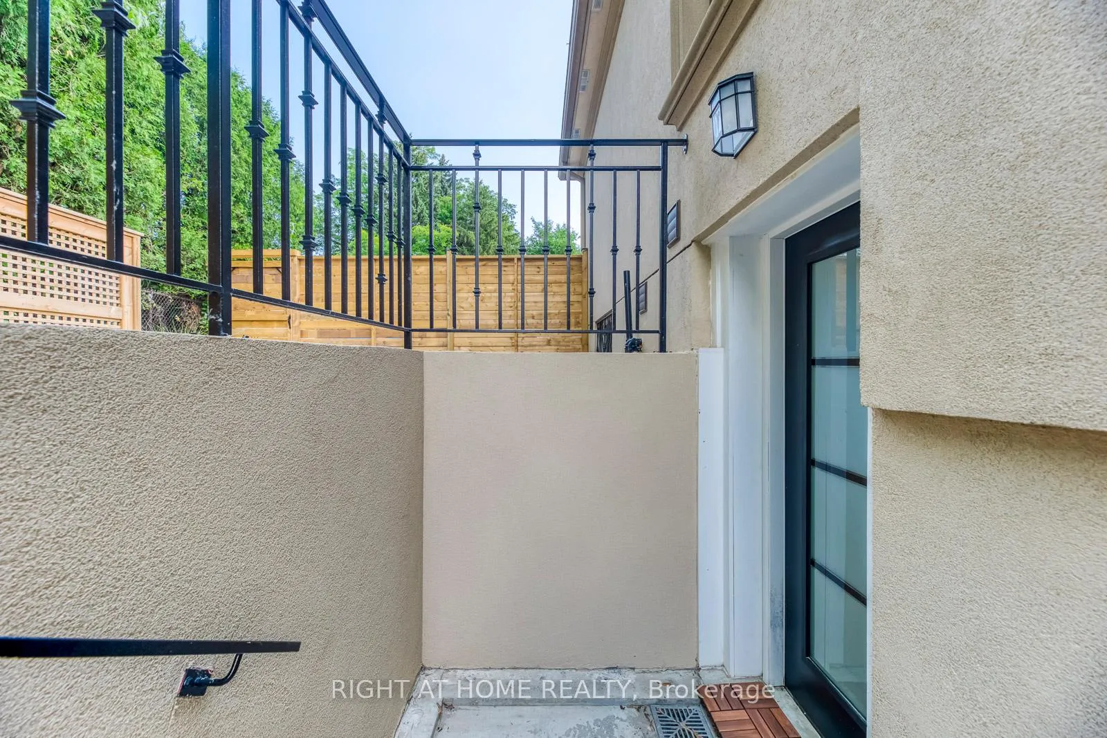 Photo 4 of Unit Bsmt, 91 Rockview Gardens, Vaughan, Concord — HOMEH