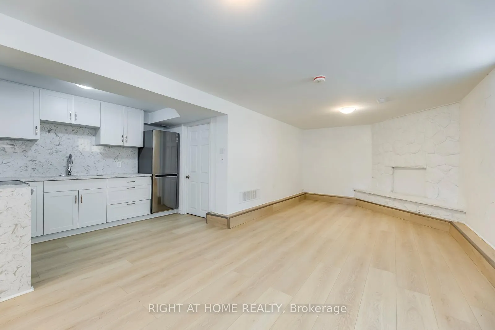 Photo 8 of Unit Bsmt, 91 Rockview Gardens, Vaughan, Concord — HOMEH