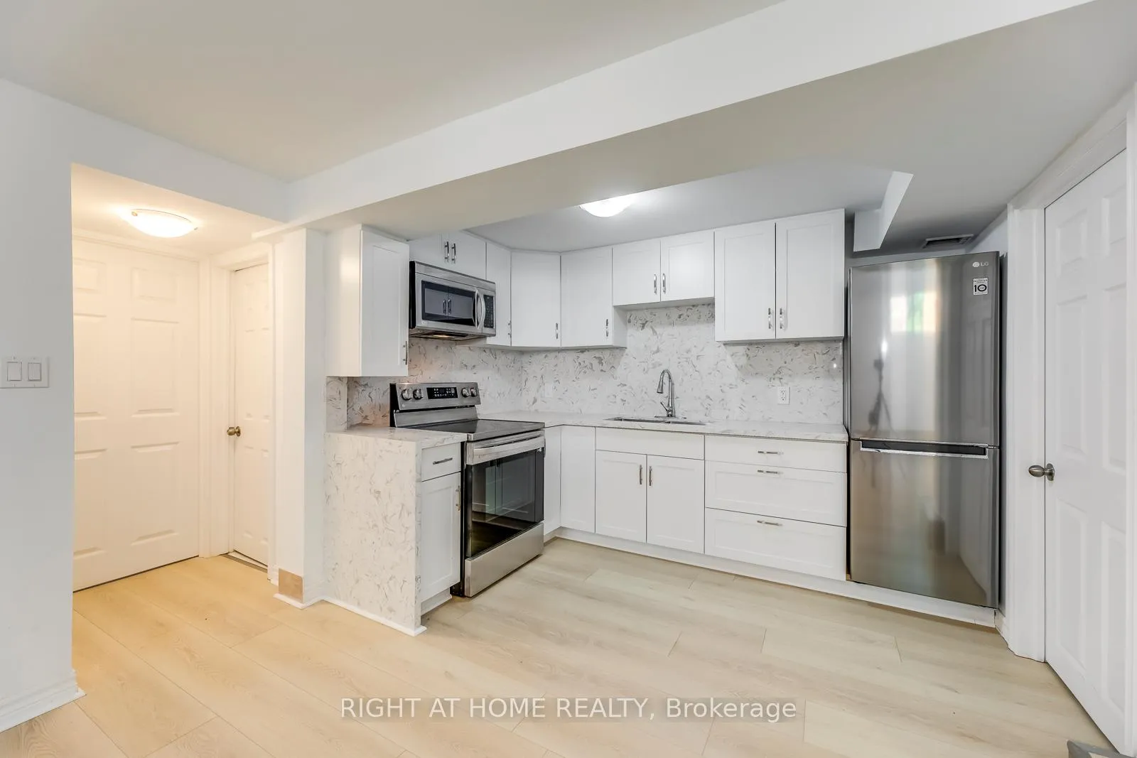 Photo 9 of Unit Bsmt, 91 Rockview Gardens, Vaughan, Concord — HOMEH