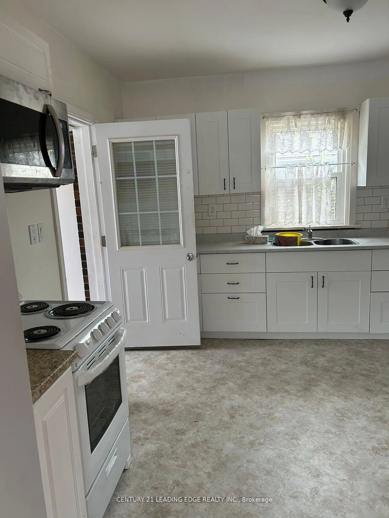 Photo 2 of 294 Buena Vista Avenue, Oshawa, McLaughlin — HOMEH