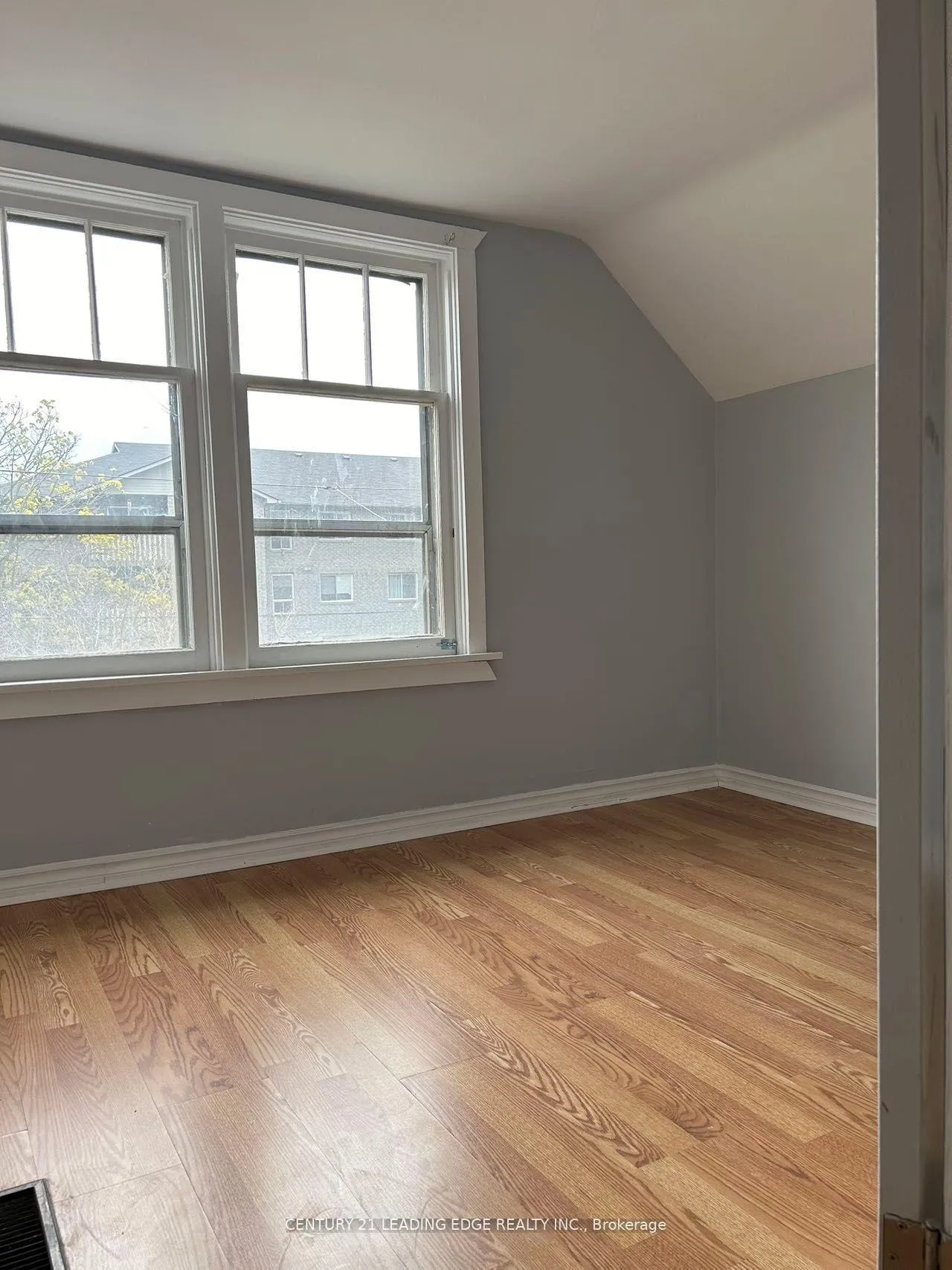 Photo 5 of 294 Buena Vista Avenue, Oshawa, McLaughlin — HOMEH