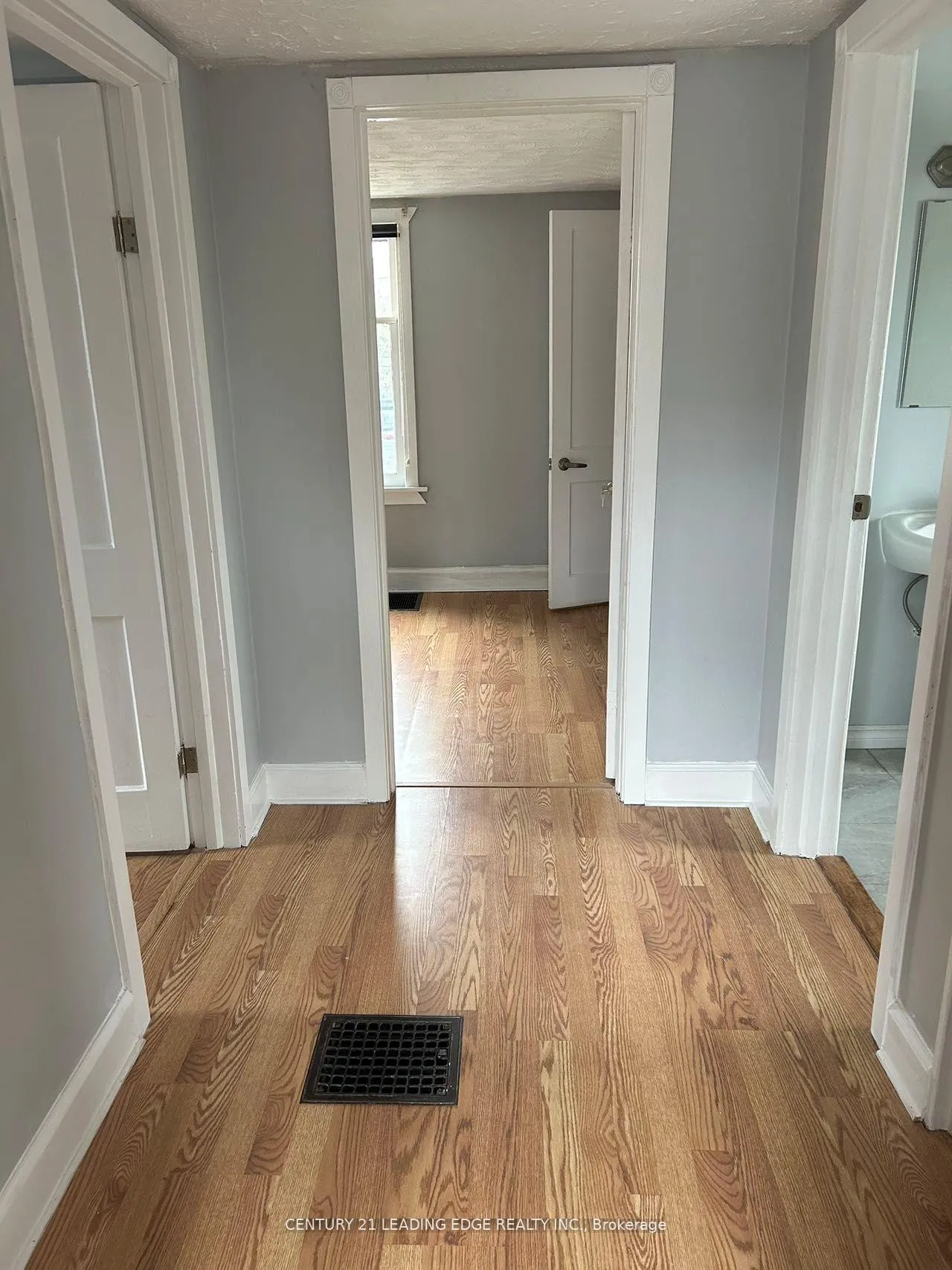 Photo 7 of 294 Buena Vista Avenue, Oshawa, McLaughlin — HOMEH