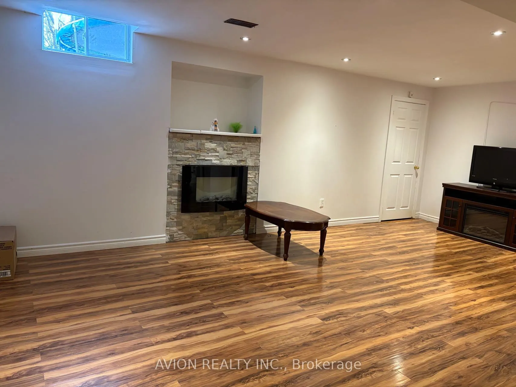 Photo 4 of 12 Ellery Drive, Richmond Hill, Mill Pond — HOMEH