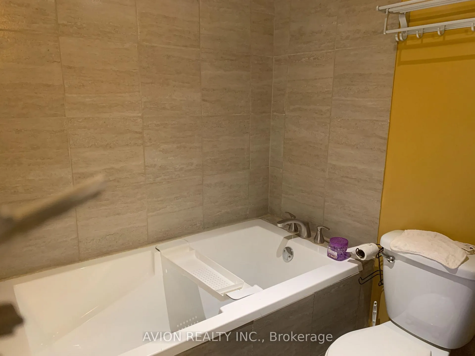 Photo 9 of 12 Ellery Drive, Richmond Hill, Mill Pond — HOMEH