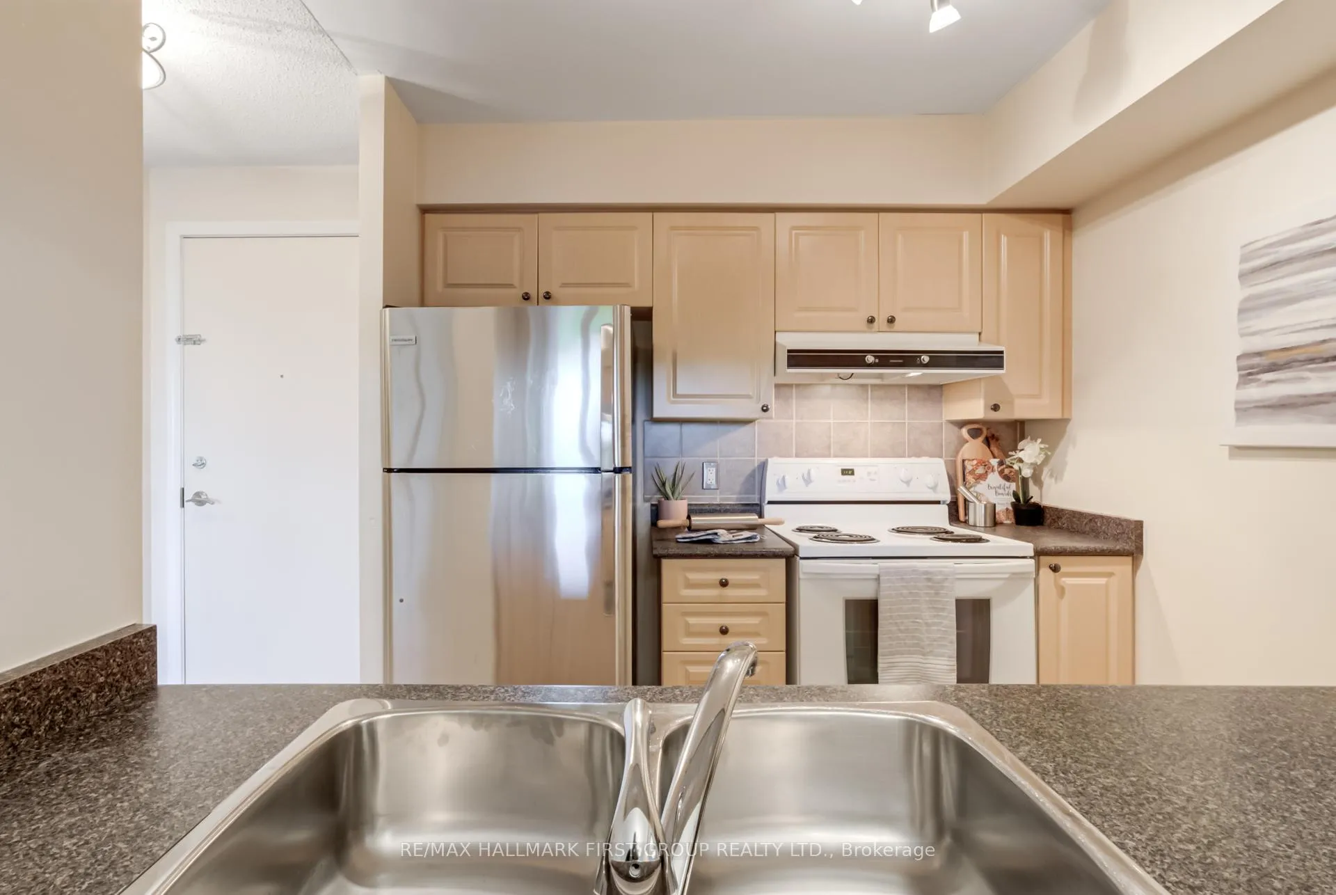 Photo 10 of Unit 601, 1200 The Esplanade, Pickering, Town Centre — HOMEH