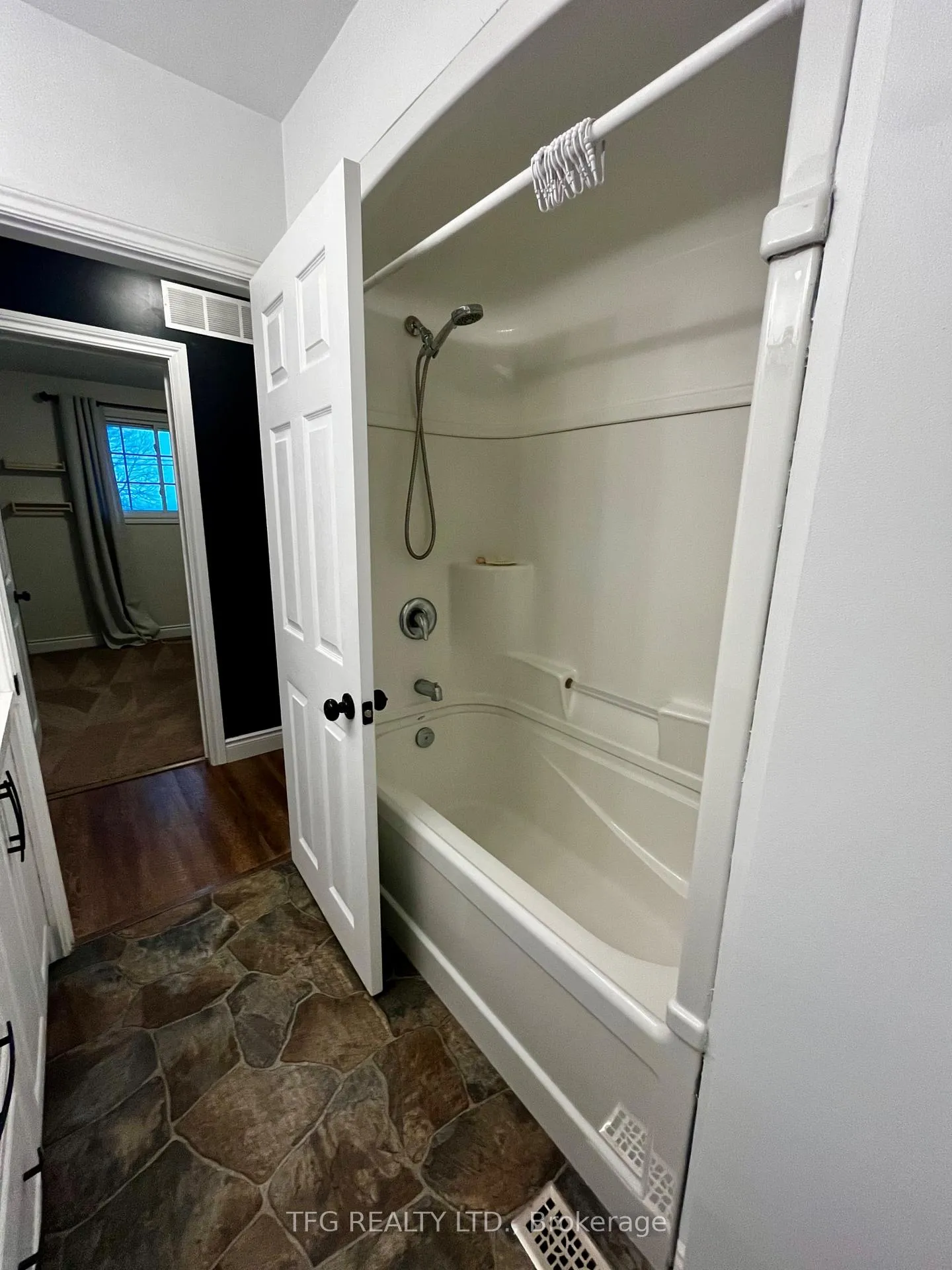 Photo 14 of 1663 King Street, Scugog, Port Perry — HOMEH