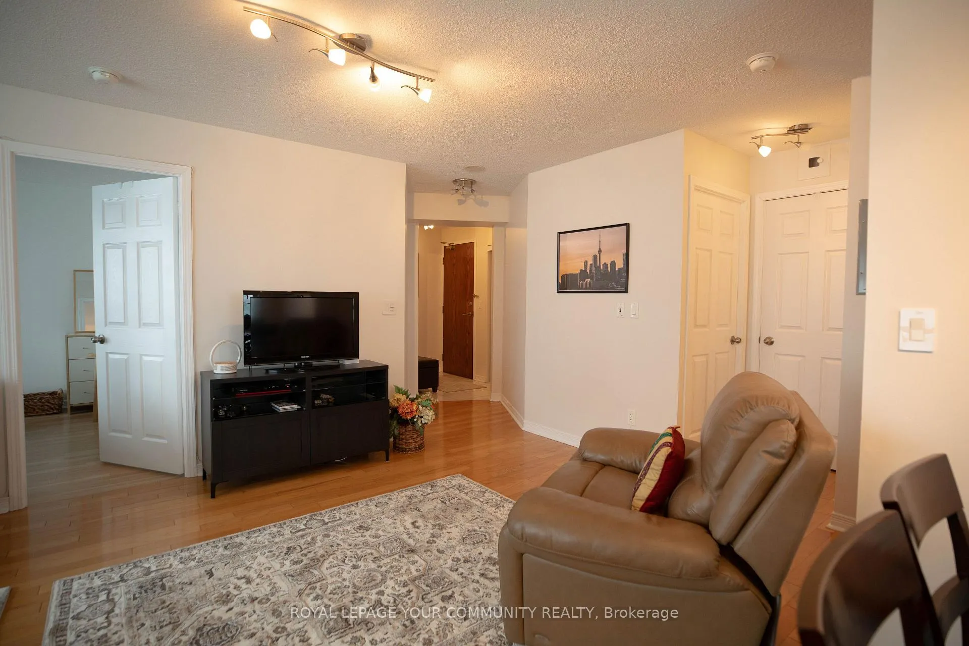 Photo 3 of Unit 1004, 11 Oneida Crescent, Richmond Hill, Langstaff — HOMEH