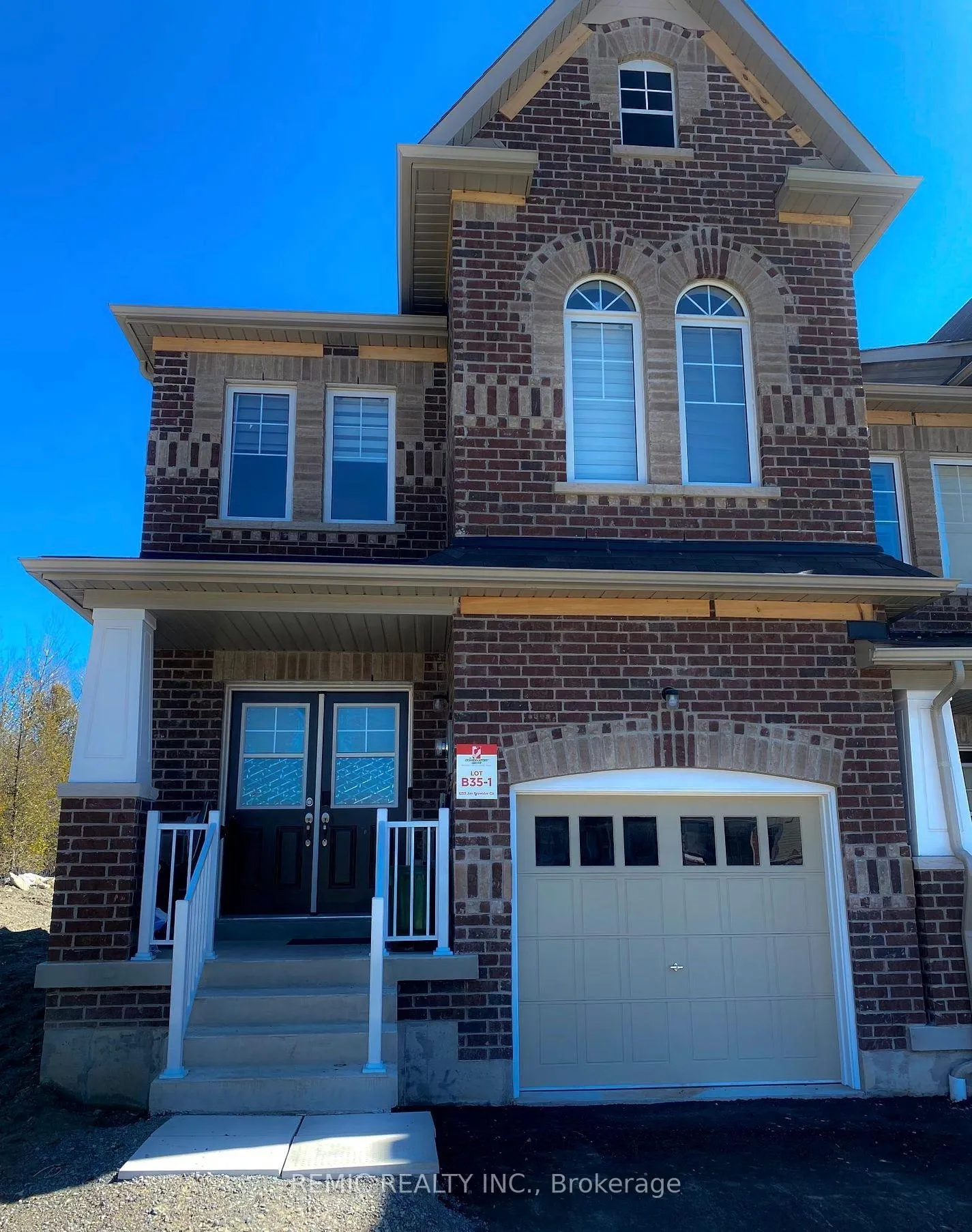 Front of 1253 Jim Brewster Circle
