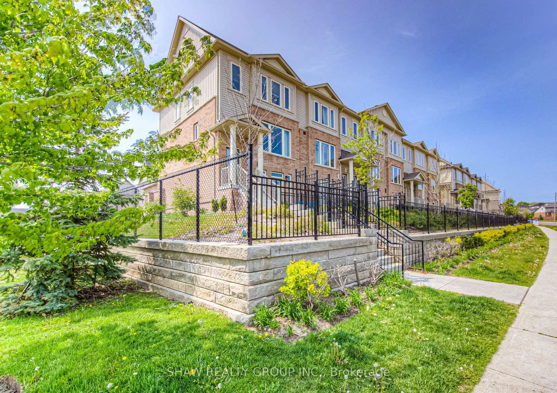 Photo 6 of Unit 2, 120 Watson Parkway, Guelph, Grange Road — HOMEH