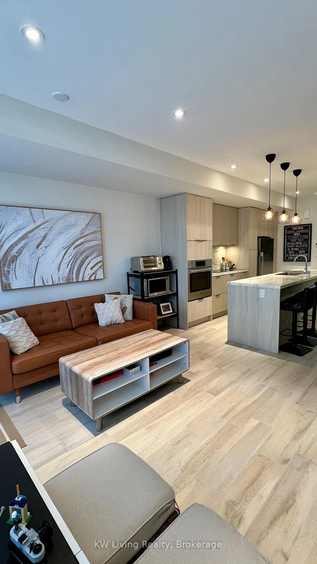 Photo 3 of 32 Sonic Way, Toronto, Flemingdon Park — HOMEH