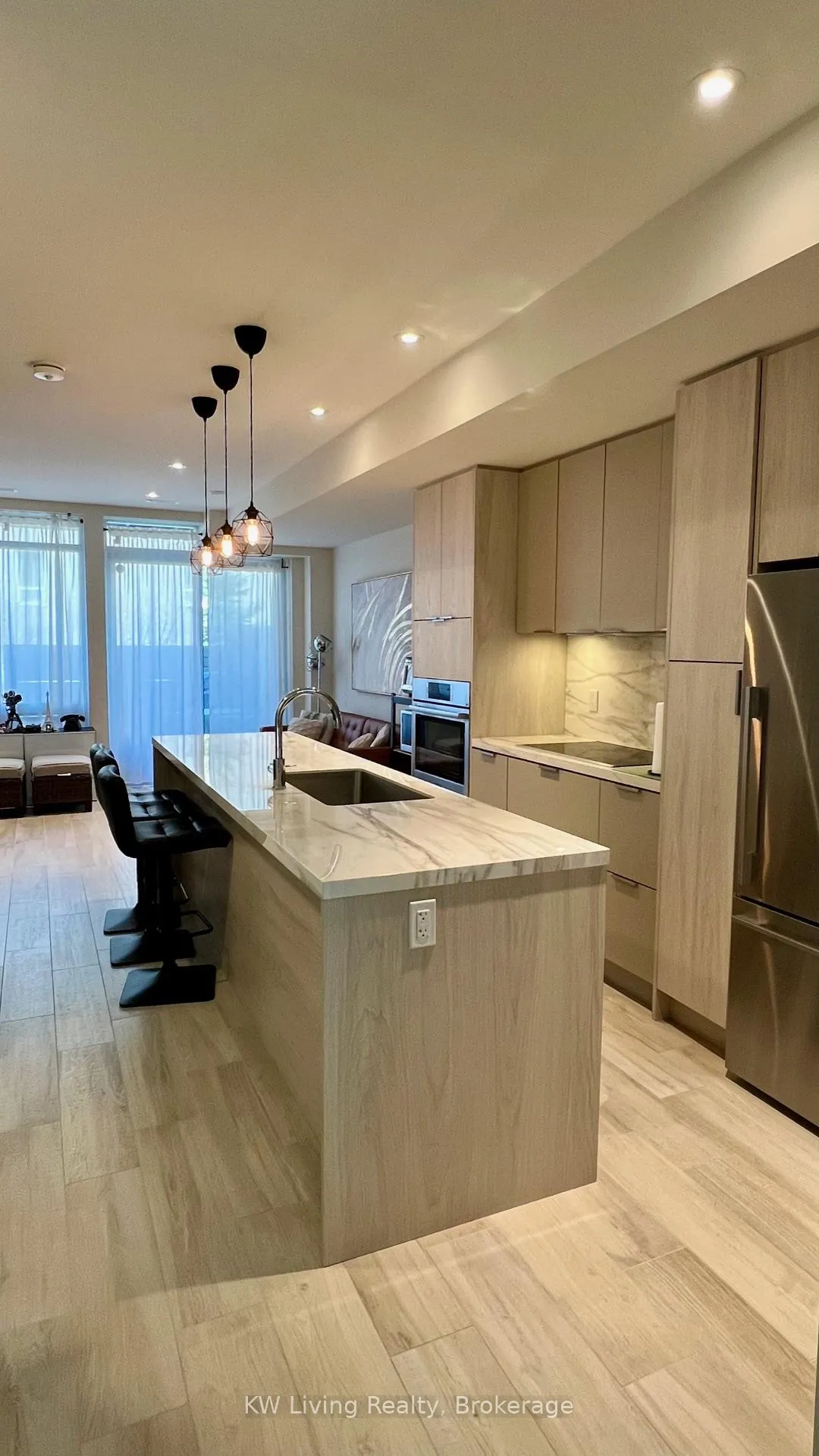 Photo 5 of 32 Sonic Way, Toronto, Flemingdon Park — HOMEH