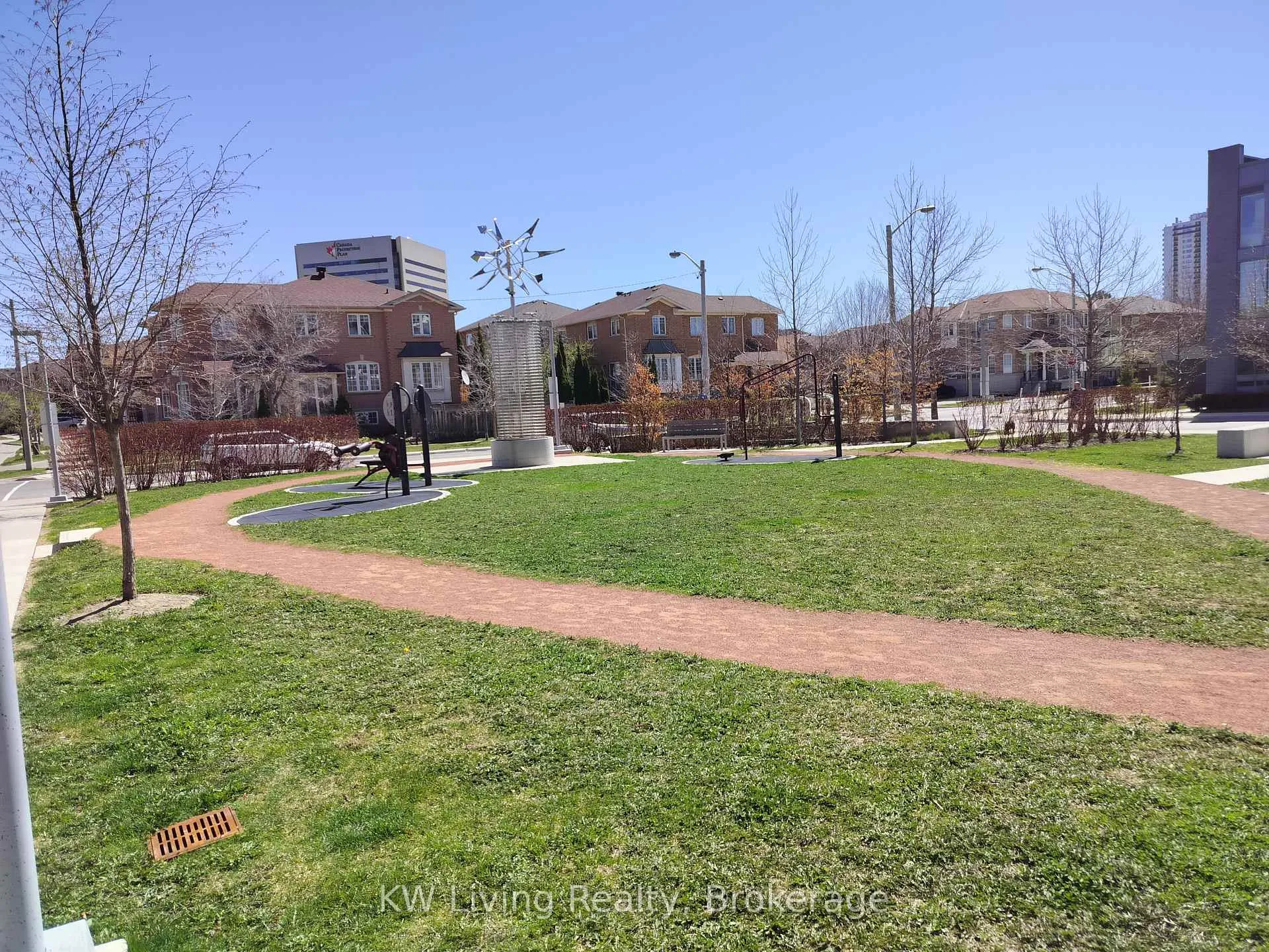 Photo 18 of 32 Sonic Way, Toronto, Flemingdon Park — HOMEH