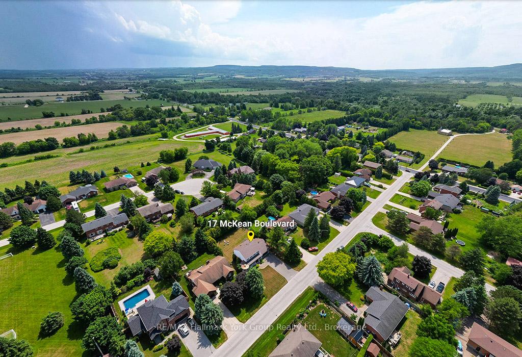 Photo 1 of 17 Mckean Boulevard, Clearview, Nottawa — HOMEH