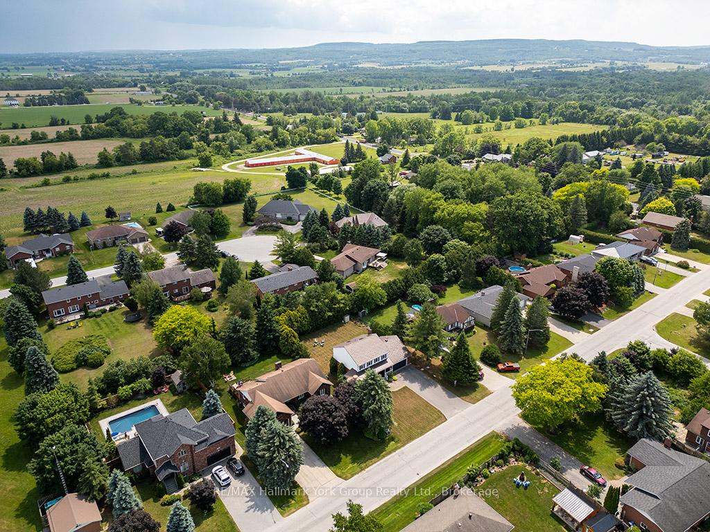 Photo 6 of 17 Mckean Boulevard, Clearview, Nottawa — HOMEH