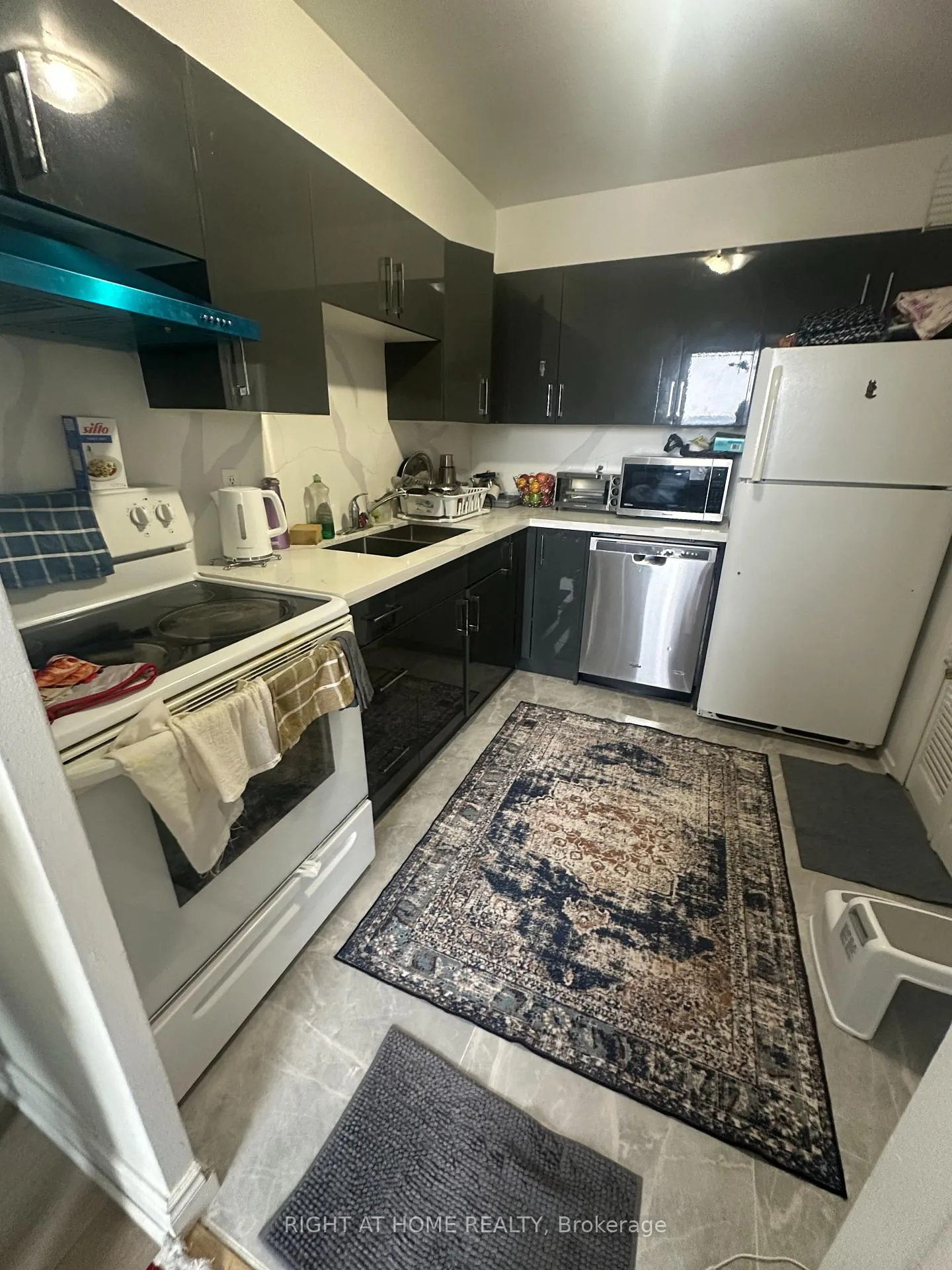 Photo 3 of Unit 1403, 20 Edgecliff Golfway, Toronto, Flemingdon Park — HOMEH