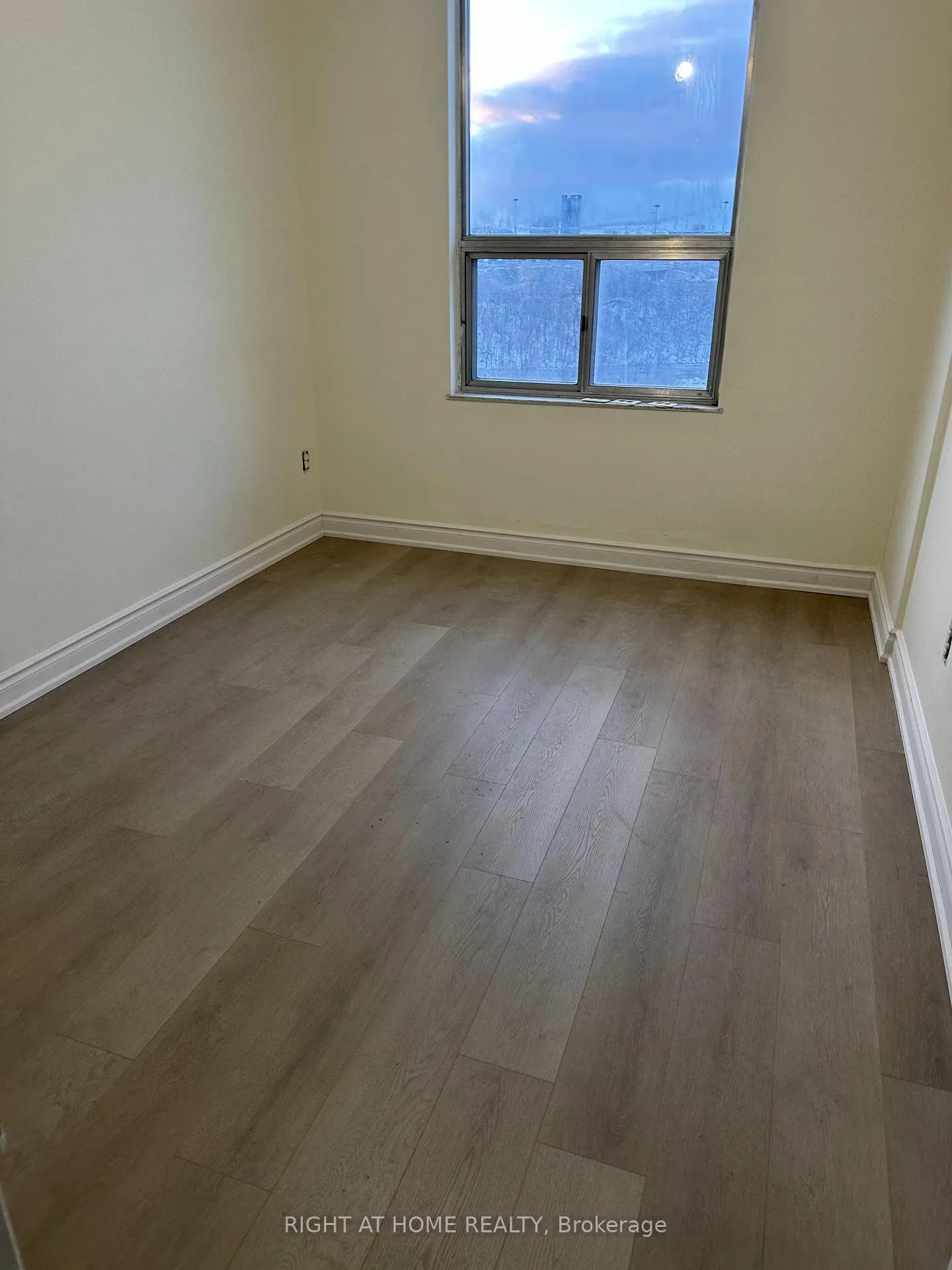 Photo 7 of Unit 1403, 20 Edgecliff Golfway, Toronto, Flemingdon Park — HOMEH