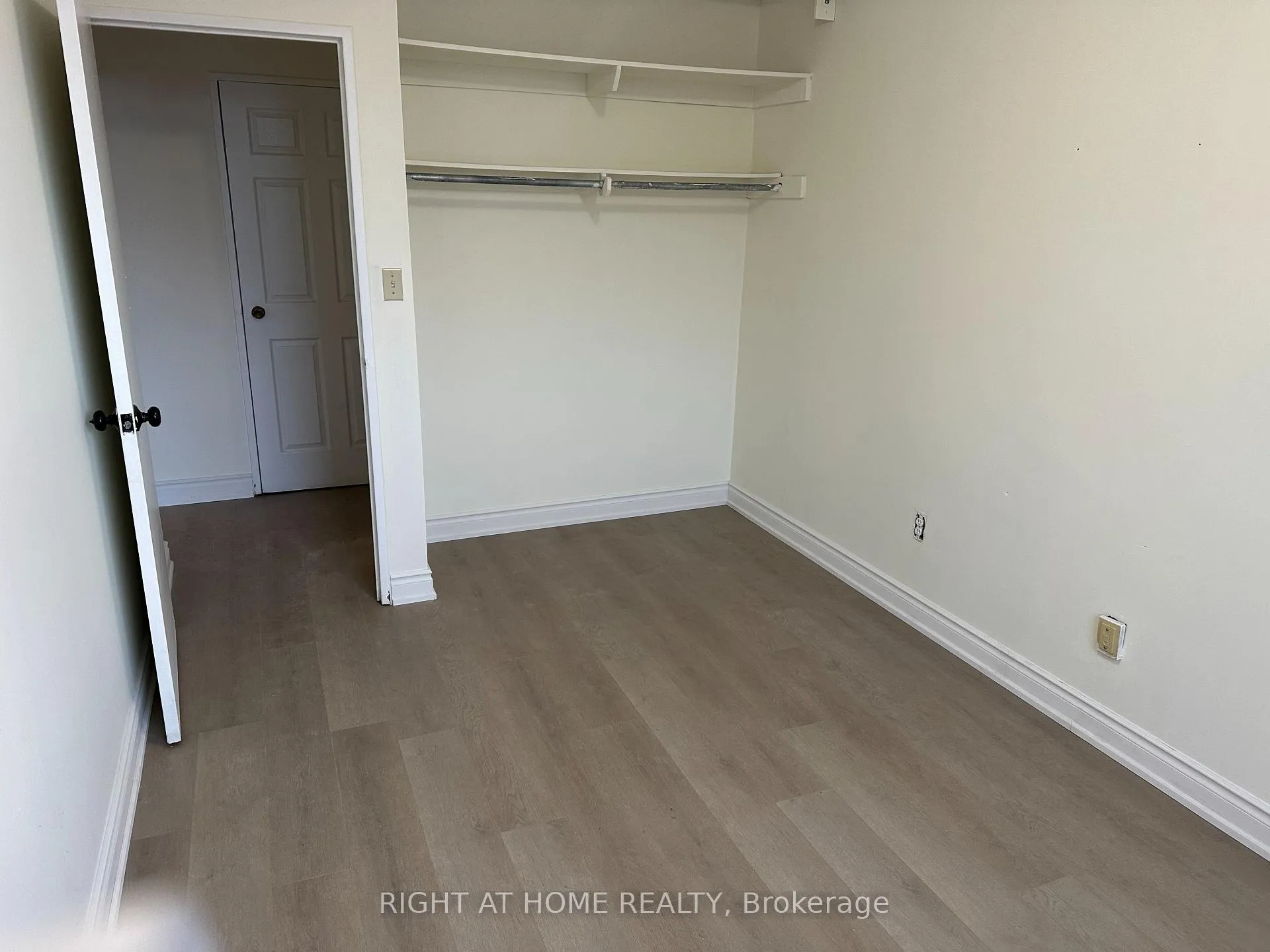 Photo 8 of Unit 1403, 20 Edgecliff Golfway, Toronto, Flemingdon Park — HOMEH