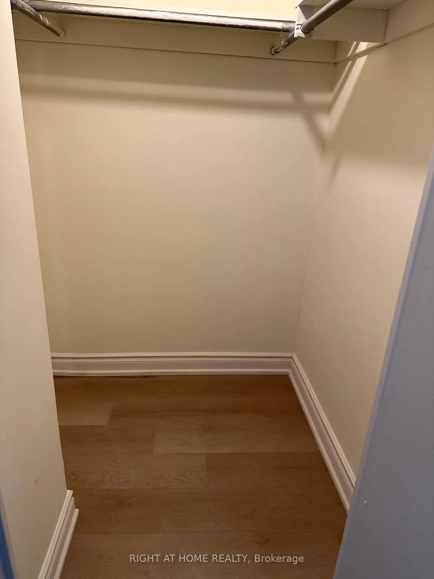Photo 13 of Unit 1403, 20 Edgecliff Golfway, Toronto, Flemingdon Park — HOMEH