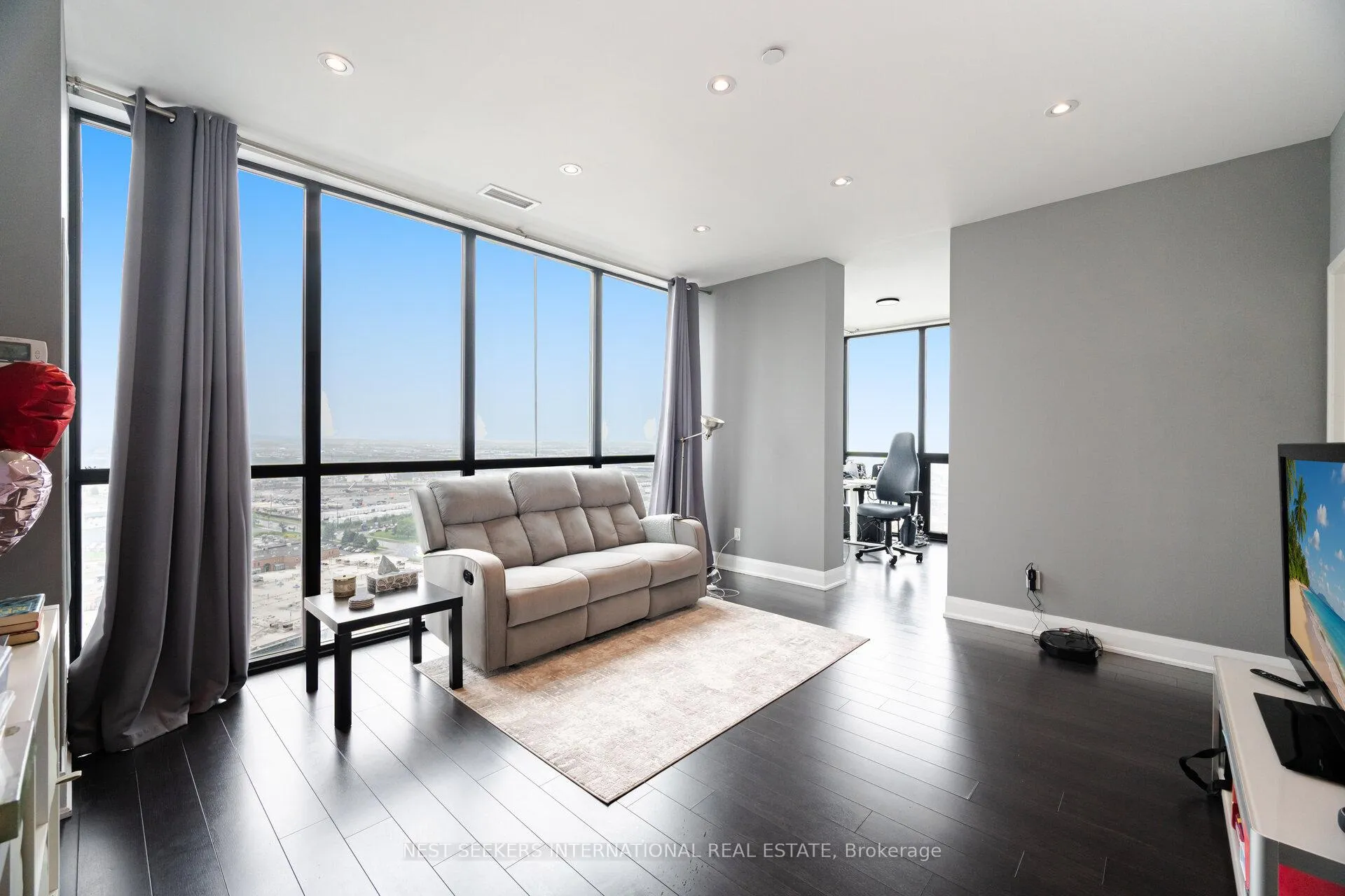 Photo 5 of 2900 Highway 7 W, Vaughan, Concord — HOMEH