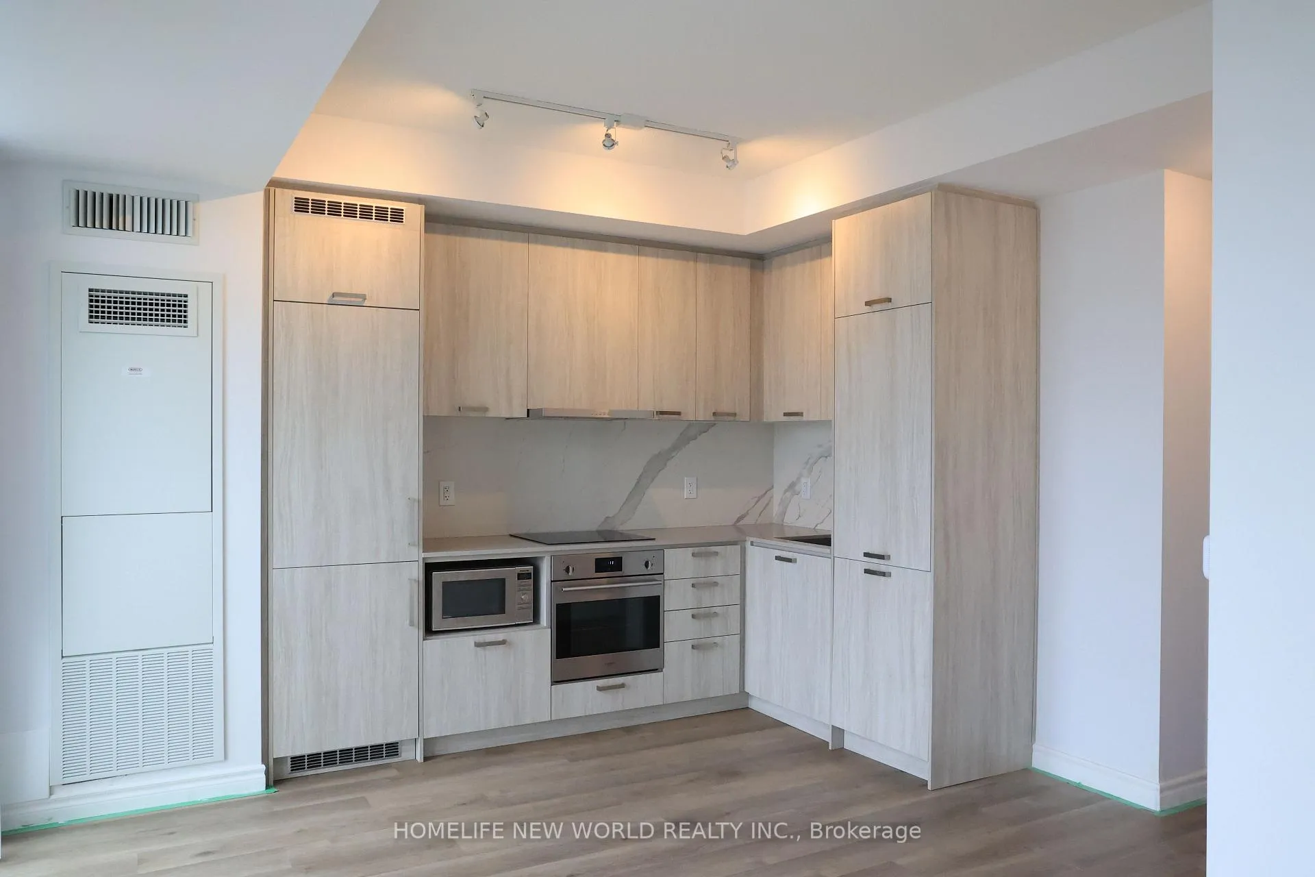Photo 2 of Unit 1703, 38 Honeycrisp Crescent, Vaughan, Vaughan Corporate Centre — HOMEH