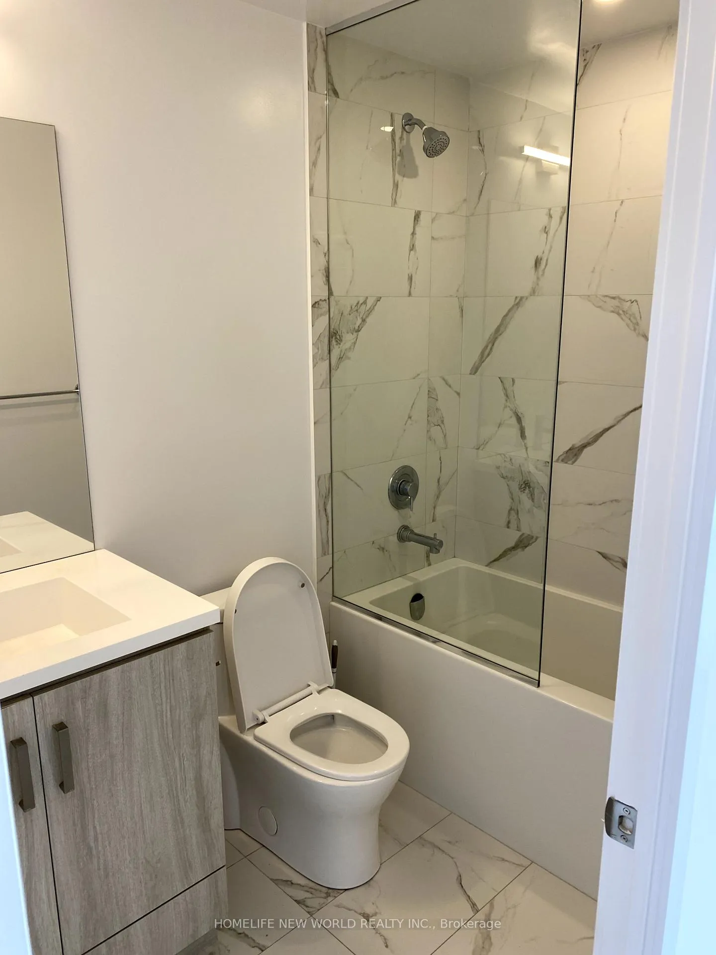 Photo 5 of Unit 1703, 38 Honeycrisp Crescent, Vaughan, Vaughan Corporate Centre — HOMEH