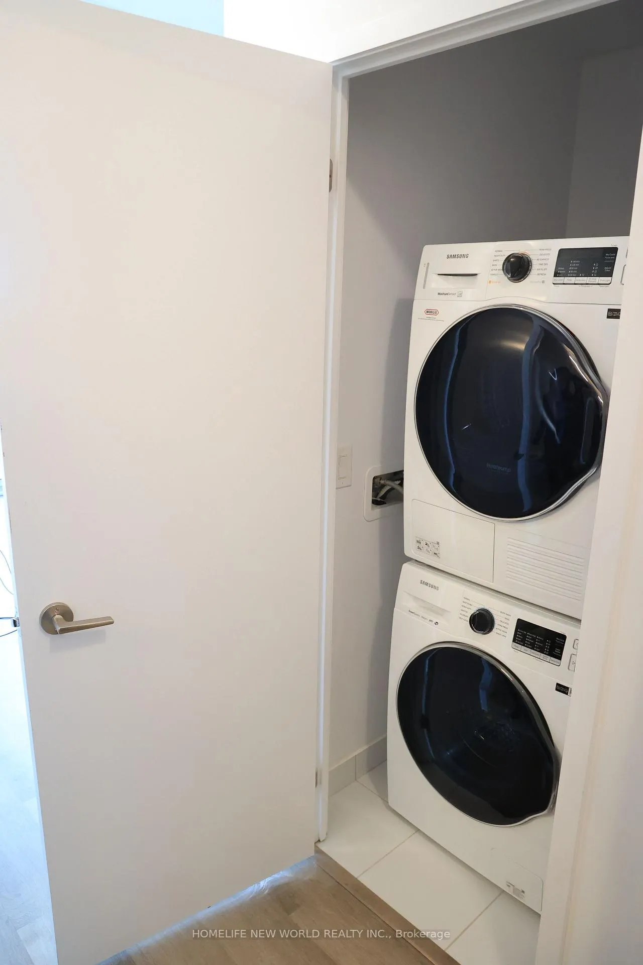 Photo 6 of Unit 1703, 38 Honeycrisp Crescent, Vaughan, Vaughan Corporate Centre — HOMEH
