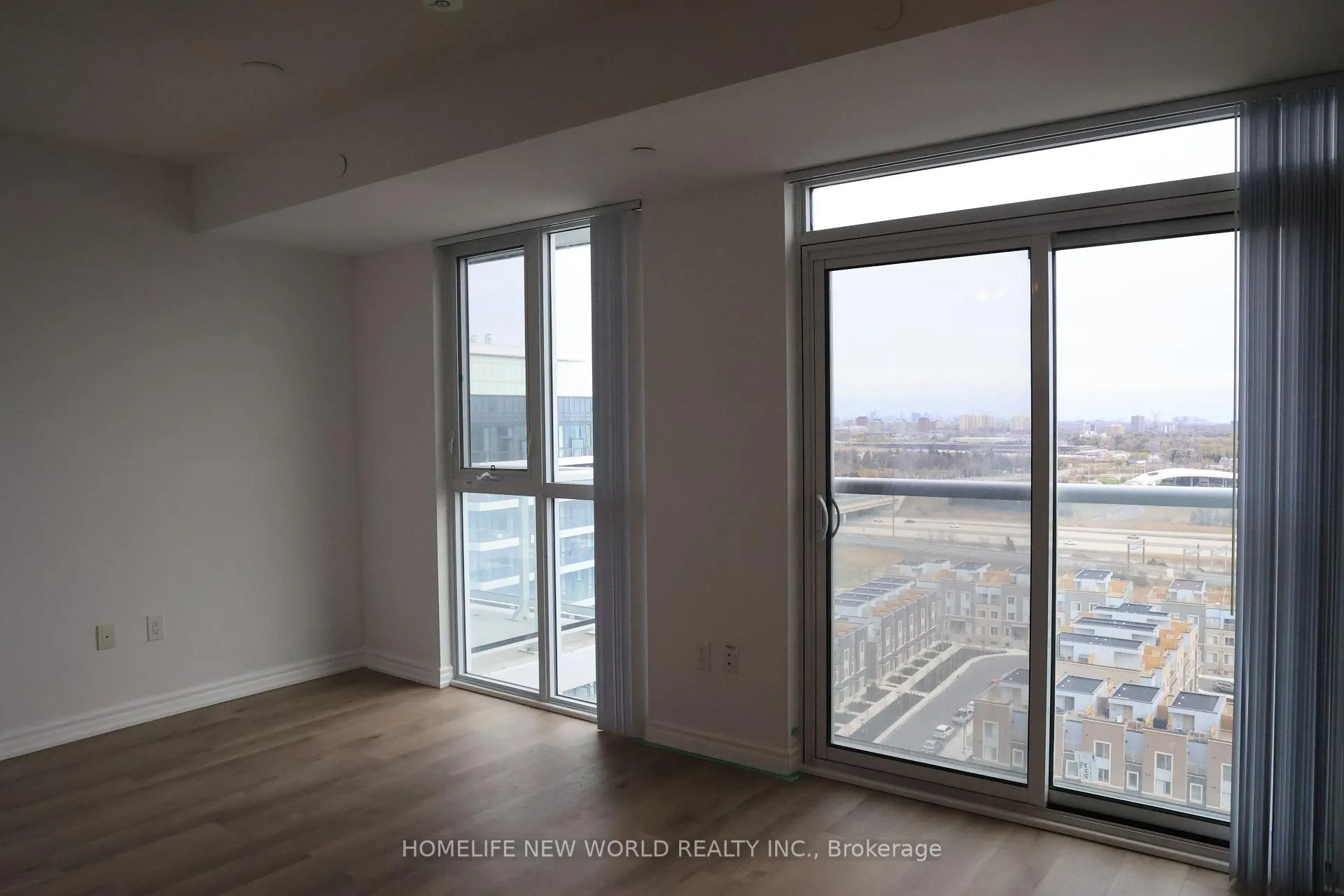 Photo 8 of Unit 1703, 38 Honeycrisp Crescent, Vaughan, Vaughan Corporate Centre — HOMEH