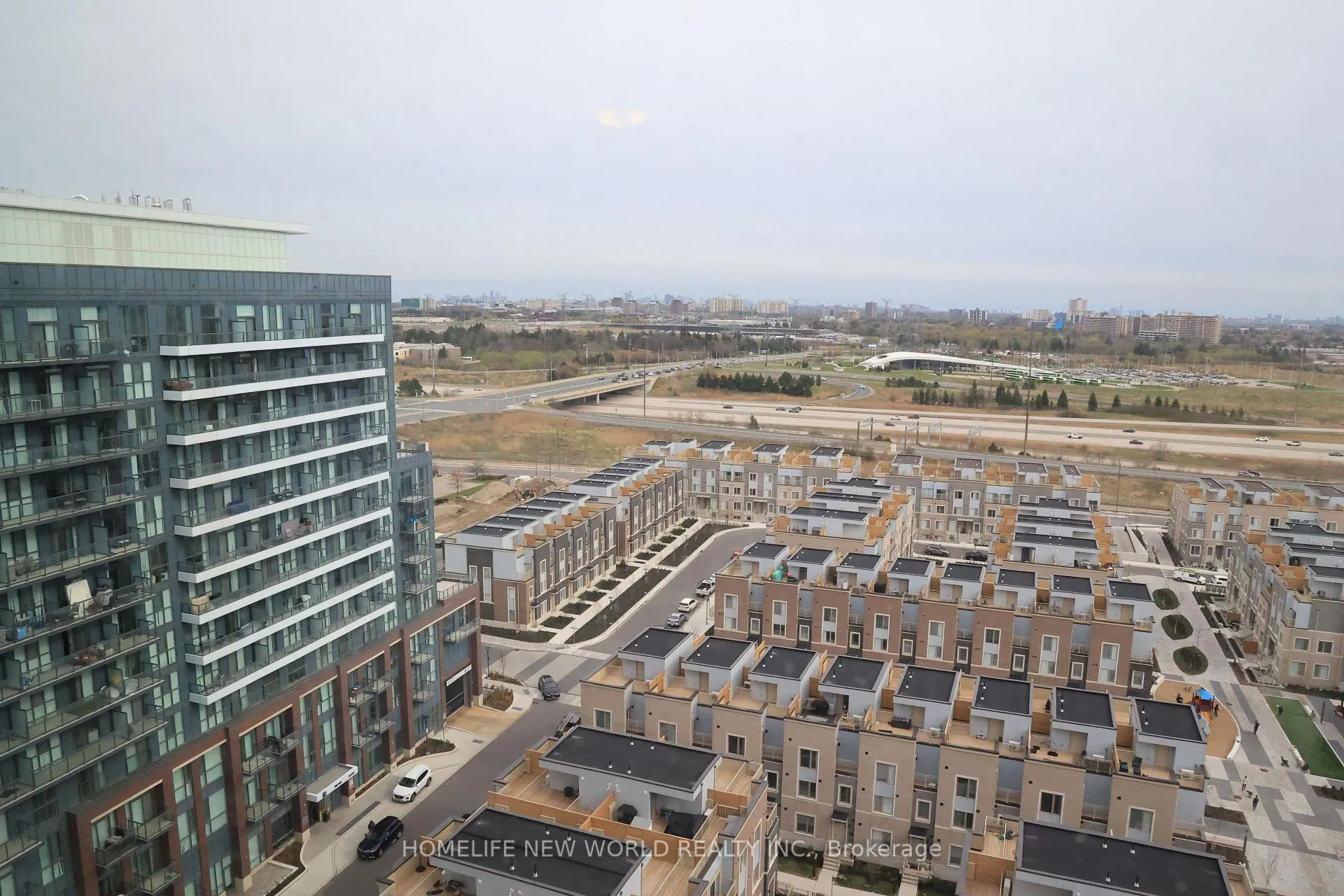 Photo 9 of Unit 1703, 38 Honeycrisp Crescent, Vaughan, Vaughan Corporate Centre — HOMEH